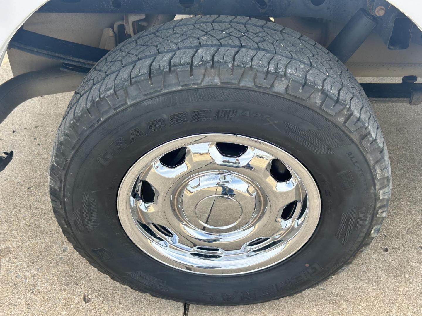 2017 White /Gray Ford F-150 XL SuperCab 5-ft. 4WD (1FTFX1EF8HK) with an 5.0L V8 engine, 6A transmission, located at 17760 Hwy 62, Morris, OK, 74445, (918) 733-4887, 35.609104, -95.877060 - 2017 FORD F150 XL SUPERCAB 5FT BED 4WD 5.0L V8 ENIGINE. BI-FUEL SYSTEM RUNS ON CNG OR GASOLINE. FEATURES KEYLESS REMOTE ENTRY, POWER LOCKS, POWER WINDOWS, POWER MIRRORS, AM/FM STEREO, SIRIUS XM STEREO, CD PLAYER, AUXILLARY PORT, CRUISE CONTROL, TRACTION CONTROL, MULTI-FUNCTIONING STEERING WHEEL CONT - Photo#27