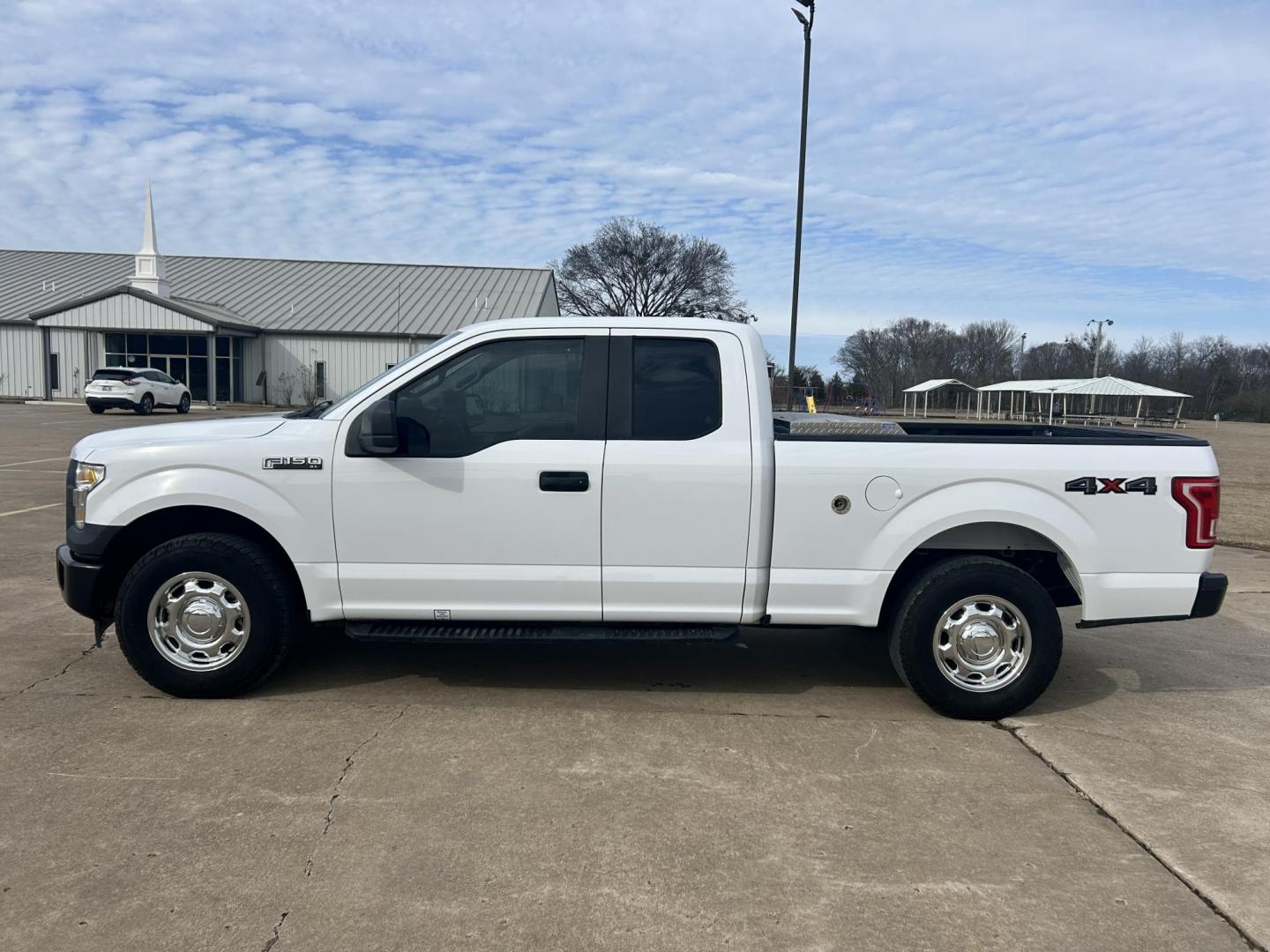 2017 White /Gray Ford F-150 XL SuperCab 5-ft. 4WD (1FTFX1EF8HK) with an 5.0L V8 engine, 6A transmission, located at 17760 Hwy 62, Morris, OK, 74445, (918) 733-4887, 35.609104, -95.877060 - 2017 FORD F150 XL SUPERCAB 5FT BED 4WD 5.0L V8 ENIGINE. BI-FUEL SYSTEM RUNS ON CNG OR GASOLINE. FEATURES KEYLESS REMOTE ENTRY, POWER LOCKS, POWER WINDOWS, POWER MIRRORS, AM/FM STEREO, SIRIUS XM STEREO, CD PLAYER, AUXILLARY PORT, CRUISE CONTROL, TRACTION CONTROL, MULTI-FUNCTIONING STEERING WHEEL CONT - Photo#7