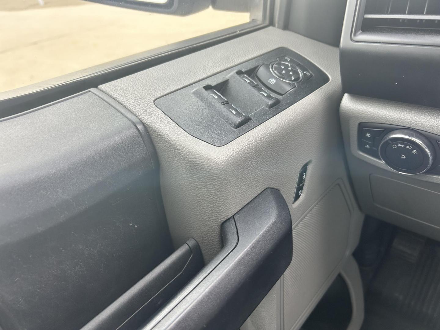 2017 White /Gray Ford F-150 XL SuperCab 5-ft. 4WD (1FTFX1EF8HK) with an 5.0L V8 engine, 6A transmission, located at 17760 Hwy 62, Morris, OK, 74445, (918) 733-4887, 35.609104, -95.877060 - 2017 FORD F150 XL SUPERCAB 5FT BED 4WD 5.0L V8 ENIGINE. BI-FUEL SYSTEM RUNS ON CNG OR GASOLINE. FEATURES KEYLESS REMOTE ENTRY, POWER LOCKS, POWER WINDOWS, POWER MIRRORS, AM/FM STEREO, SIRIUS XM STEREO, CD PLAYER, AUXILLARY PORT, CRUISE CONTROL, TRACTION CONTROL, MULTI-FUNCTIONING STEERING WHEEL CONT - Photo#9