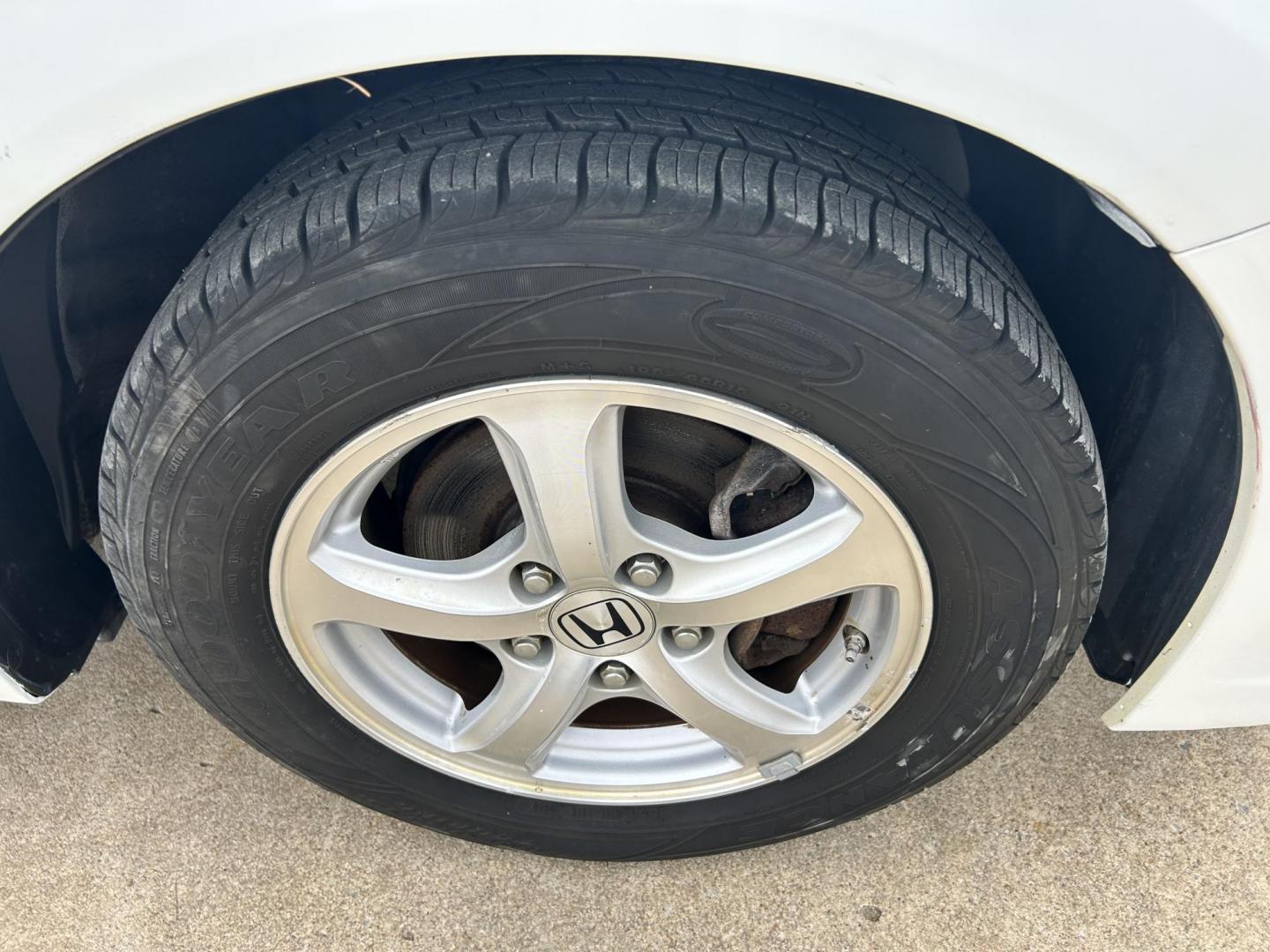 2013 White /TAN Honda Civic CNG Sedan 5-Speed AT (19XFB5F56DE) with an 1.8L L4 SOHC 16V CNG engine, 5A transmission, located at 17760 Hwy 62, Morris, OK, 74445, (918) 733-4887, 35.609104, -95.877060 - 2013 HONDA CIVIC DEDICATED CNG (RUNS ONLY ON COMPRESSED NATURAL GAS) HAS A 1.8L 4 CYLINDER ENGINE AND IS 2WD. FEATURES MANUAL SEATS, POWER LOCKS, POWER MIRRORS, POWER WINDOWS. HAS AM/FM RADIO, CD PLAYER, AUX PORT, USB PORT, CRUISE CONTROL, MULTI-FUNCTION STEERING WHEEL CONTROL, HANDS FREE CALLING, T - Photo#22