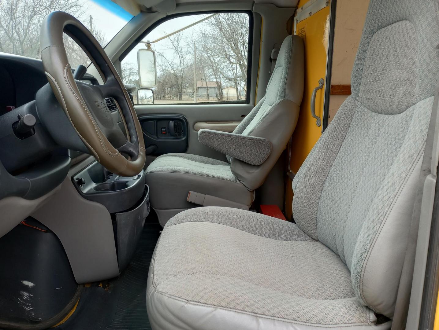 1997 YELLOW /Gray GMC Savana G3500 (1GDHG31R4V1) with an 5.7L V8 OHV 16V engine, 4-Speed Automatic transmission, located at 17760 Hwy 62, Morris, OK, 74445, (918) 733-4887, 35.609104, -95.877060 - 1997 GMC SAVANA BOX TRUCK 14.5 X 7.25FT HAS THE 5.7L V8 OHV 16V ENGINE. FEATURES CLOTH SEATS, MANUAL SEATS, MANUAL LOCKS, MANUAL WINDOWS, AND AM/FM RADIO. HAS ONLY 166,611 MILES, TIRES 225/75R16. HAS LOADING RAMP. CLEAN TITLE ***DAMAGE SHOWN IN PHOTOS*** $5,900 CALL RUSS, JONA OR HARLEY - Photo#17