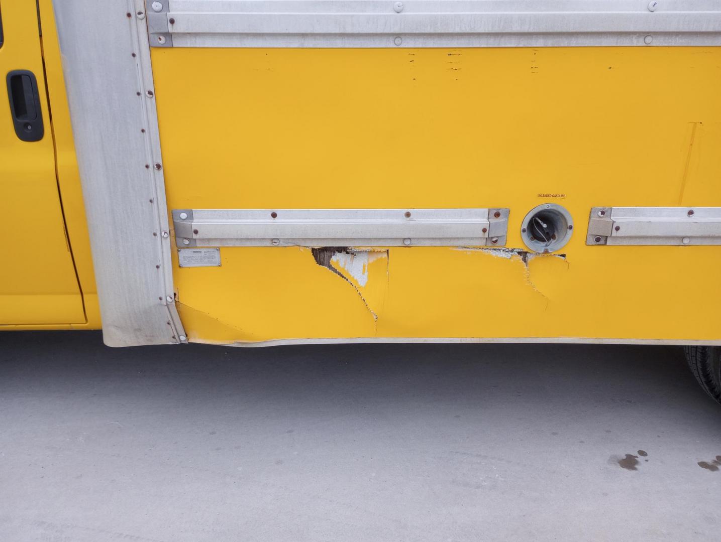 1997 YELLOW /Gray GMC Savana G3500 (1GDHG31R4V1) with an 5.7L V8 OHV 16V engine, 4-Speed Automatic transmission, located at 17760 Hwy 62, Morris, OK, 74445, (918) 733-4887, 35.609104, -95.877060 - 1997 GMC SAVANA BOX TRUCK 14.5 X 7.25FT HAS THE 5.7L V8 OHV 16V ENGINE. FEATURES CLOTH SEATS, MANUAL SEATS, MANUAL LOCKS, MANUAL WINDOWS, AND AM/FM RADIO. HAS ONLY 166,611 MILES, TIRES 225/75R16. HAS LOADING RAMP. CLEAN TITLE ***DAMAGE SHOWN IN PHOTOS*** $5,900 CALL RUSS, JONA OR HARLEY - Photo#18