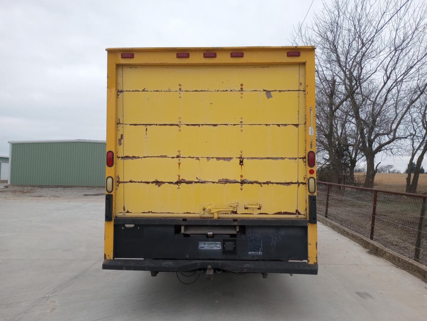 1997 YELLOW /Gray GMC Savana G3500 (1GDHG31R4V1) with an 5.7L V8 OHV 16V engine, 4-Speed Automatic transmission, located at 17760 Hwy 62, Morris, OK, 74445, (918) 733-4887, 35.609104, -95.877060 - 1997 GMC SAVANA BOX TRUCK 14.5 X 7.25FT HAS THE 5.7L V8 OHV 16V ENGINE. FEATURES CLOTH SEATS, MANUAL SEATS, MANUAL LOCKS, MANUAL WINDOWS, AND AM/FM RADIO. HAS ONLY 166,611 MILES, TIRES 225/75R16. HAS LOADING RAMP. CLEAN TITLE ***DAMAGE SHOWN IN PHOTOS*** $5,900 CALL RUSS, JONA OR HARLEY - Photo#2