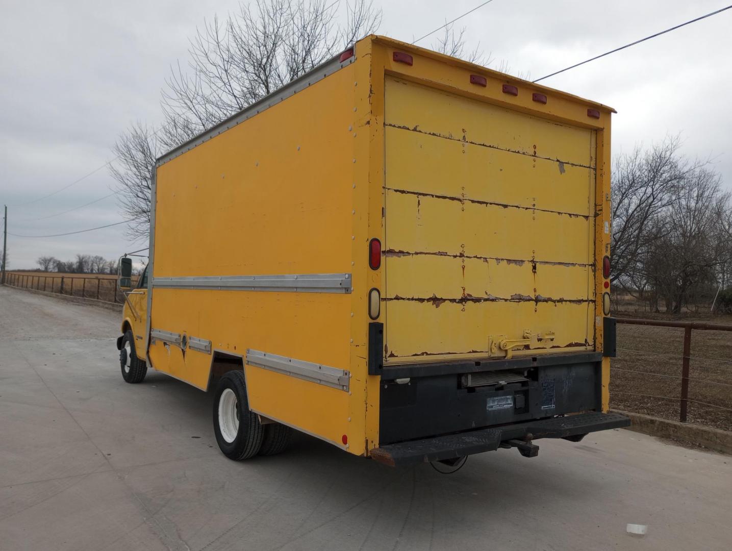 1997 YELLOW /Gray GMC Savana G3500 (1GDHG31R4V1) with an 5.7L V8 OHV 16V engine, 4-Speed Automatic transmission, located at 17760 Hwy 62, Morris, OK, 74445, (918) 733-4887, 35.609104, -95.877060 - 1997 GMC SAVANA BOX TRUCK 14.5 X 7.25FT HAS THE 5.7L V8 OHV 16V ENGINE. FEATURES CLOTH SEATS, MANUAL SEATS, MANUAL LOCKS, MANUAL WINDOWS, AND AM/FM RADIO. HAS ONLY 166,611 MILES, TIRES 225/75R16. HAS LOADING RAMP. CLEAN TITLE ***DAMAGE SHOWN IN PHOTOS*** $5,900 CALL RUSS, JONA OR HARLEY - Photo#3