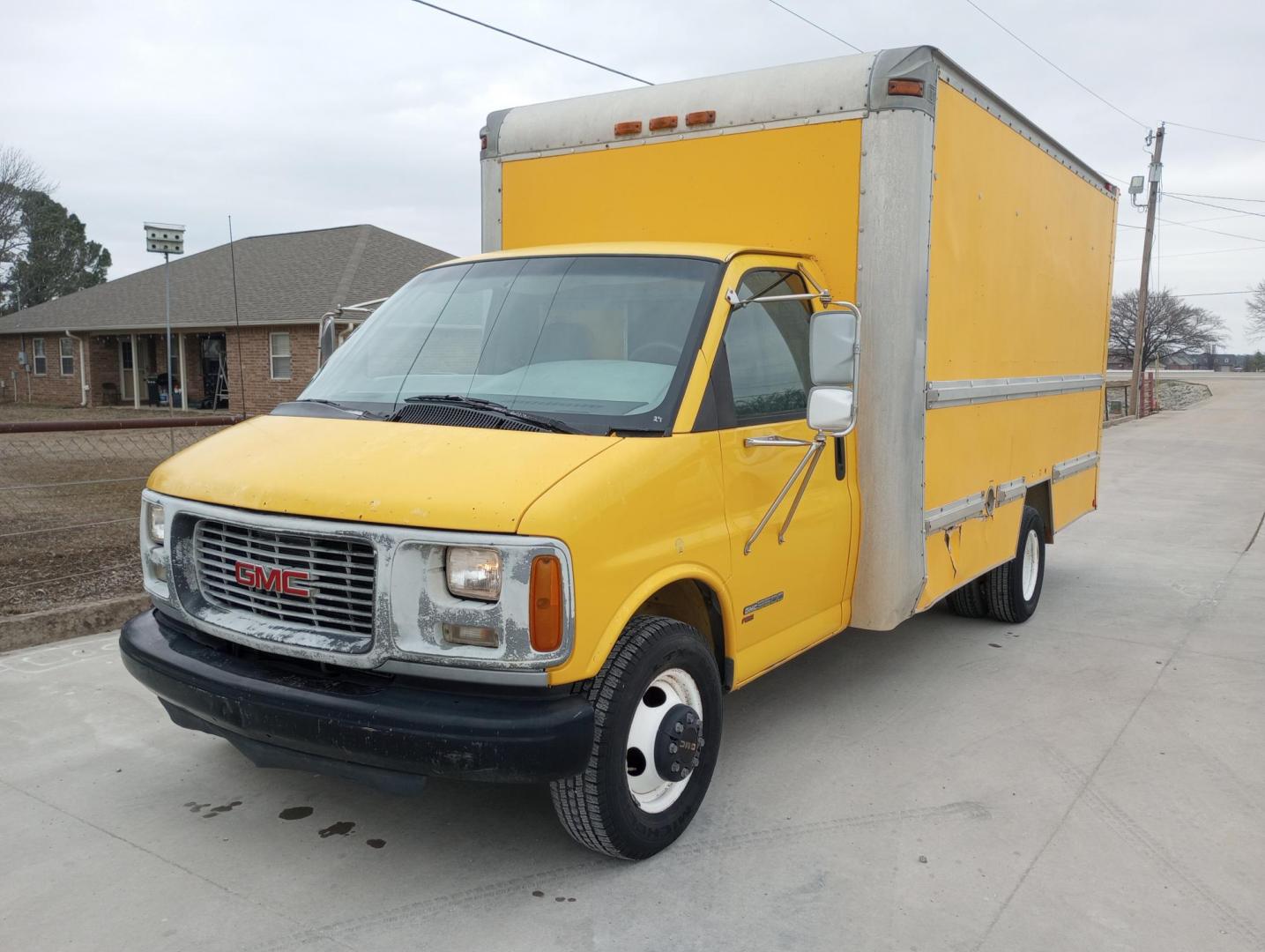1997 YELLOW /Gray GMC Savana G3500 (1GDHG31R4V1) with an 5.7L V8 OHV 16V engine, 4-Speed Automatic transmission, located at 17760 Hwy 62, Morris, OK, 74445, (918) 733-4887, 35.609104, -95.877060 - 1997 GMC SAVANA BOX TRUCK 14.5 X 7.25FT HAS THE 5.7L V8 OHV 16V ENGINE. FEATURES CLOTH SEATS, MANUAL SEATS, MANUAL LOCKS, MANUAL WINDOWS, AND AM/FM RADIO. HAS ONLY 166,611 MILES, TIRES 225/75R16. HAS LOADING RAMP. CLEAN TITLE ***DAMAGE SHOWN IN PHOTOS*** $5,900 CALL RUSS, JONA OR HARLEY - Photo#5