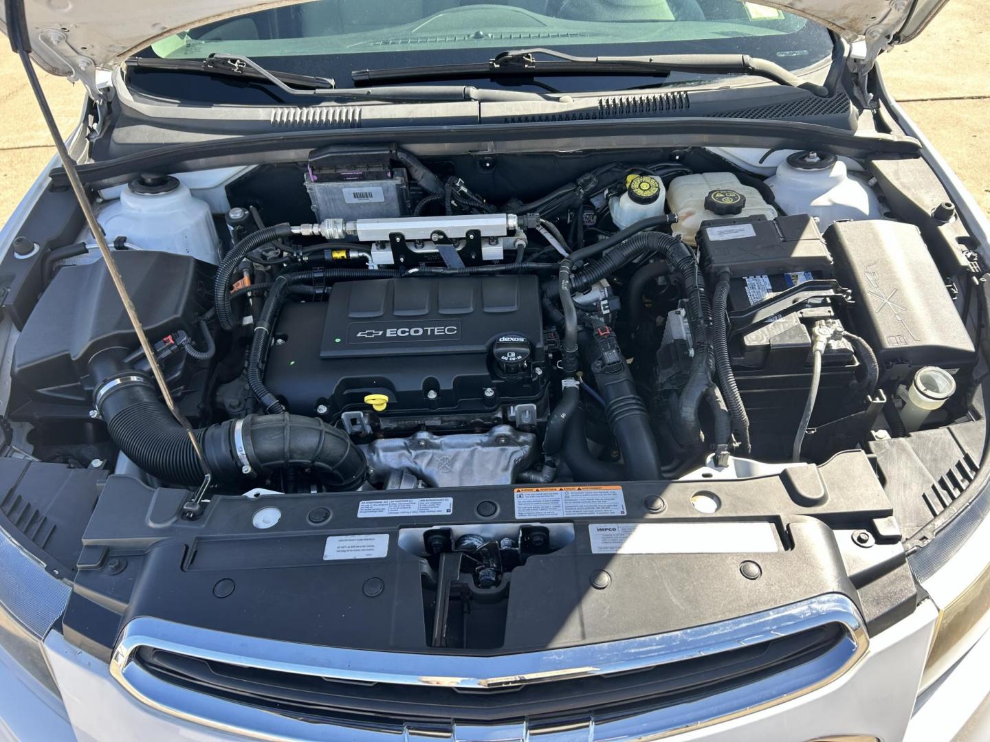 2015 White /Gray Chevrolet Cruze 1LT Auto (1G1PC5SB9F7) with an 1.4L L4 DOHC 16V TURBO engine, 6-Speed Automatic transmission, located at 17760 Hwy 62, Morris, OK, 74445, (918) 733-4887, 35.609104, -95.877060 - 2015 CHEVROLET CRUZE 1.4L L4 DOHC 16V TURBO FFV FWD, A BI-FUEL SYSTEM THAT RUNS ON CNG (COMPRESSED NATURAL GAS) OR GASOLINE. GREAT FOR YOUR EVERYDAY COMMUTE 42 MPG!!!!! THE CHEVROLET CRUZE FEATURES POWER LOCKS, POWER WINDOWS, POWER MIRRORS, MANUAL SEATS, CLOTH SEATS, AM/FM RADIO, CD PLAYER, ON STAR - Photo#18