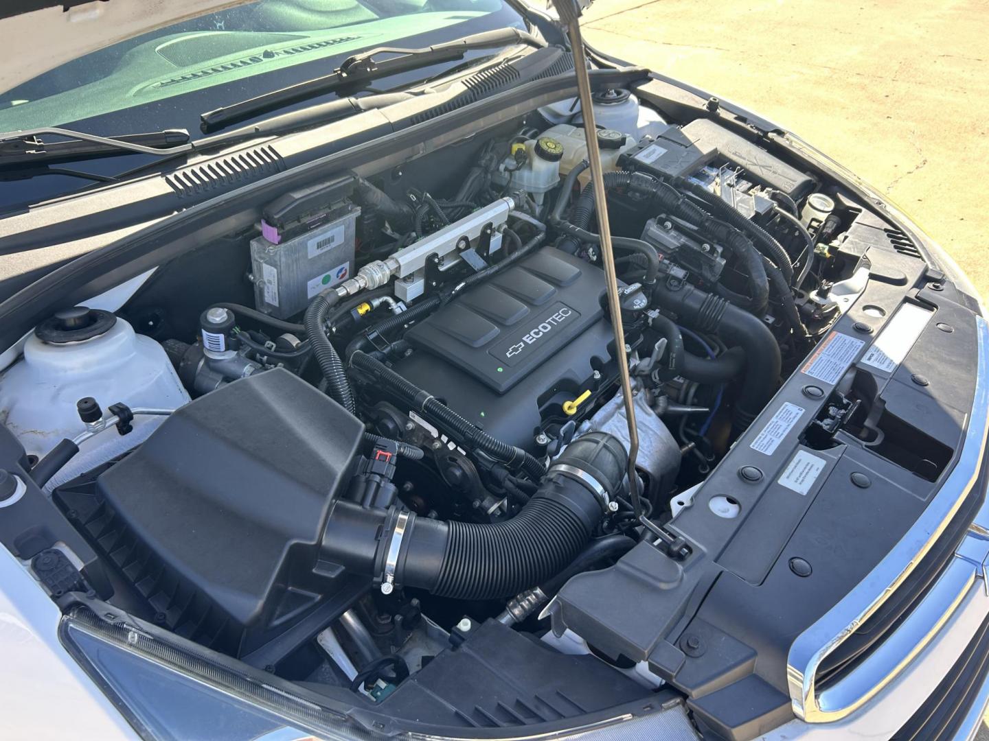 2015 White /Gray Chevrolet Cruze 1LT Auto (1G1PC5SB9F7) with an 1.4L L4 DOHC 16V TURBO engine, 6-Speed Automatic transmission, located at 17760 Hwy 62, Morris, OK, 74445, (918) 733-4887, 35.609104, -95.877060 - 2015 CHEVROLET CRUZE 1.4L L4 DOHC 16V TURBO FFV FWD, A BI-FUEL SYSTEM THAT RUNS ON CNG (COMPRESSED NATURAL GAS) OR GASOLINE. GREAT FOR YOUR EVERYDAY COMMUTE 42 MPG!!!!! THE CHEVROLET CRUZE FEATURES POWER LOCKS, POWER WINDOWS, POWER MIRRORS, MANUAL SEATS, CLOTH SEATS, AM/FM RADIO, CD PLAYER, ON STAR - Photo#19