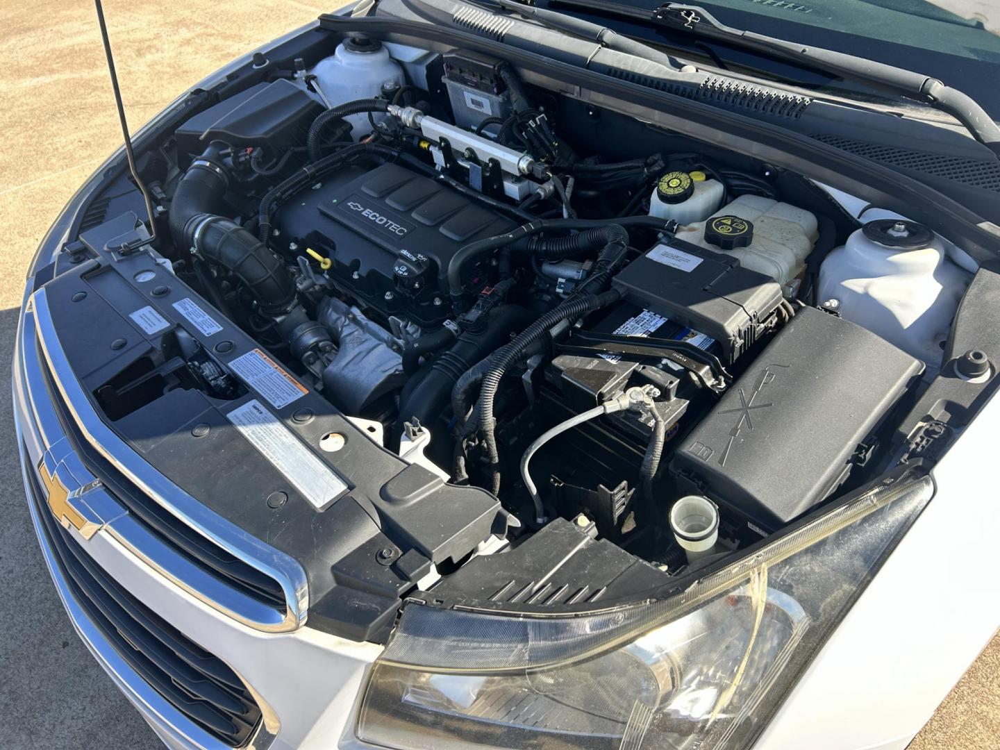 2015 White /Gray Chevrolet Cruze 1LT Auto (1G1PC5SB9F7) with an 1.4L L4 DOHC 16V TURBO engine, 6-Speed Automatic transmission, located at 17760 Hwy 62, Morris, OK, 74445, (918) 733-4887, 35.609104, -95.877060 - 2015 CHEVROLET CRUZE 1.4L L4 DOHC 16V TURBO FFV FWD, A BI-FUEL SYSTEM THAT RUNS ON CNG (COMPRESSED NATURAL GAS) OR GASOLINE. GREAT FOR YOUR EVERYDAY COMMUTE 42 MPG!!!!! THE CHEVROLET CRUZE FEATURES POWER LOCKS, POWER WINDOWS, POWER MIRRORS, MANUAL SEATS, CLOTH SEATS, AM/FM RADIO, CD PLAYER, ON STAR - Photo#20