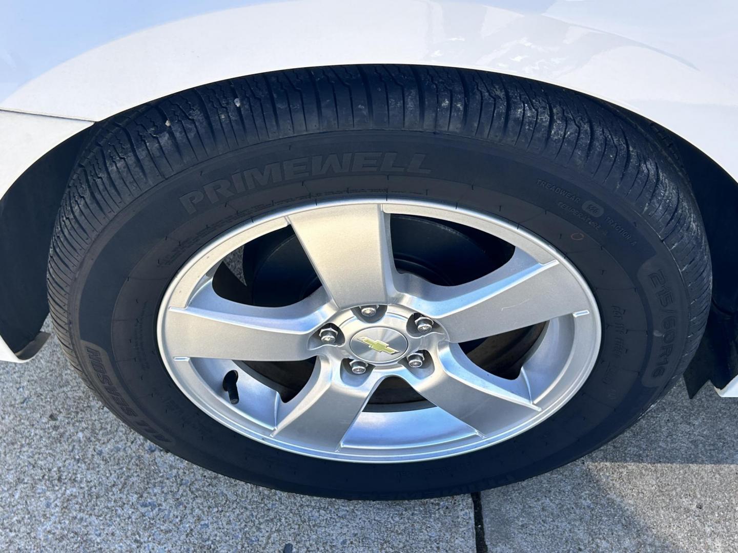 2015 White /Gray Chevrolet Cruze 1LT Auto (1G1PC5SB9F7) with an 1.4L L4 DOHC 16V TURBO engine, 6-Speed Automatic transmission, located at 17760 Hwy 62, Morris, OK, 74445, (918) 733-4887, 35.609104, -95.877060 - 2015 CHEVROLET CRUZE 1.4L L4 DOHC 16V TURBO FFV FWD, A BI-FUEL SYSTEM THAT RUNS ON CNG (COMPRESSED NATURAL GAS) OR GASOLINE. GREAT FOR YOUR EVERYDAY COMMUTE 42 MPG!!!!! THE CHEVROLET CRUZE FEATURES POWER LOCKS, POWER WINDOWS, POWER MIRRORS, MANUAL SEATS, CLOTH SEATS, AM/FM RADIO, CD PLAYER, ON STAR - Photo#24