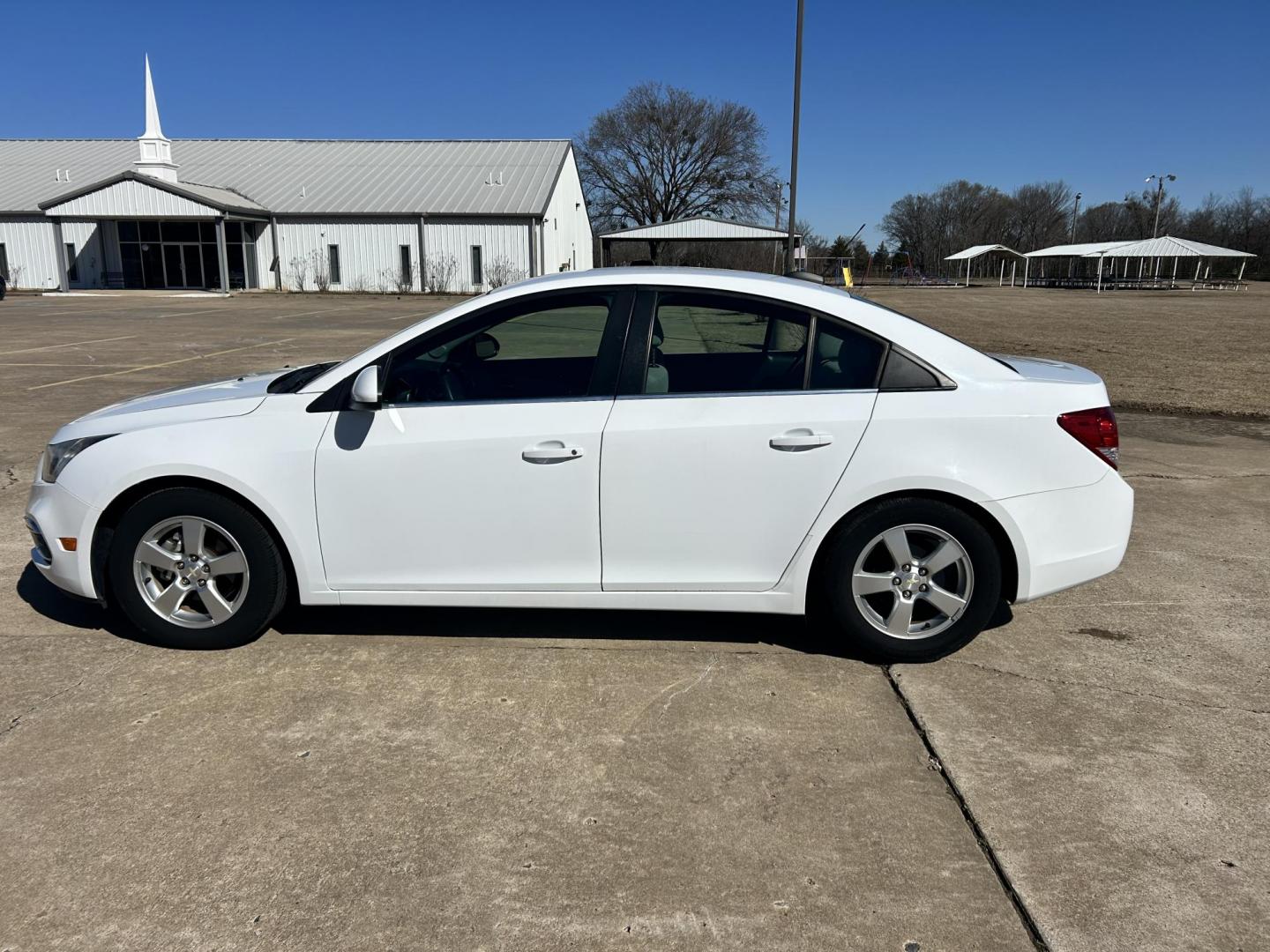 2015 White /Gray Chevrolet Cruze 1LT Auto (1G1PC5SB9F7) with an 1.4L L4 DOHC 16V TURBO engine, 6-Speed Automatic transmission, located at 17760 Hwy 62, Morris, OK, 74445, (918) 733-4887, 35.609104, -95.877060 - 2015 CHEVROLET CRUZE 1.4L L4 DOHC 16V TURBO FFV FWD, A BI-FUEL SYSTEM THAT RUNS ON CNG (COMPRESSED NATURAL GAS) OR GASOLINE. GREAT FOR YOUR EVERYDAY COMMUTE 42 MPG!!!!! THE CHEVROLET CRUZE FEATURES POWER LOCKS, POWER WINDOWS, POWER MIRRORS, MANUAL SEATS, CLOTH SEATS, AM/FM RADIO, CD PLAYER, ON STAR - Photo#7