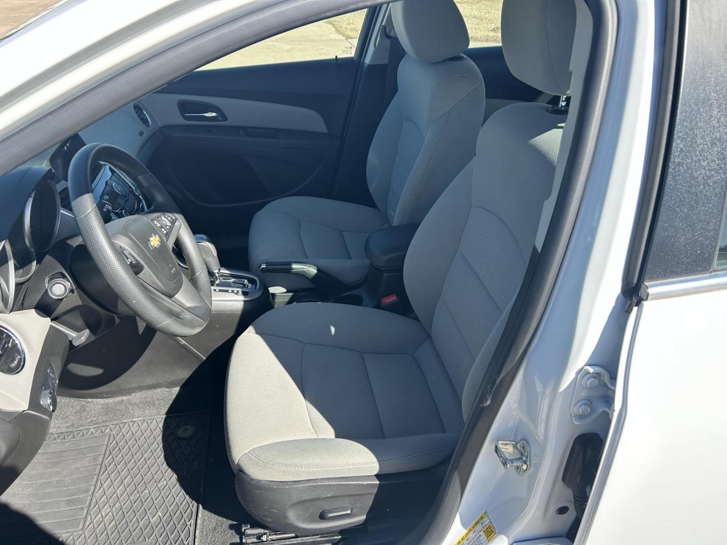 2015 White /Gray Chevrolet Cruze 1LT Auto (1G1PC5SB9F7) with an 1.4L L4 DOHC 16V TURBO engine, 6-Speed Automatic transmission, located at 17760 Hwy 62, Morris, OK, 74445, (918) 733-4887, 35.609104, -95.877060 - 2015 CHEVROLET CRUZE 1.4L L4 DOHC 16V TURBO FFV FWD, A BI-FUEL SYSTEM THAT RUNS ON CNG (COMPRESSED NATURAL GAS) OR GASOLINE. GREAT FOR YOUR EVERYDAY COMMUTE 42 MPG!!!!! THE CHEVROLET CRUZE FEATURES POWER LOCKS, POWER WINDOWS, POWER MIRRORS, MANUAL SEATS, CLOTH SEATS, AM/FM RADIO, CD PLAYER, ON STAR - Photo#8