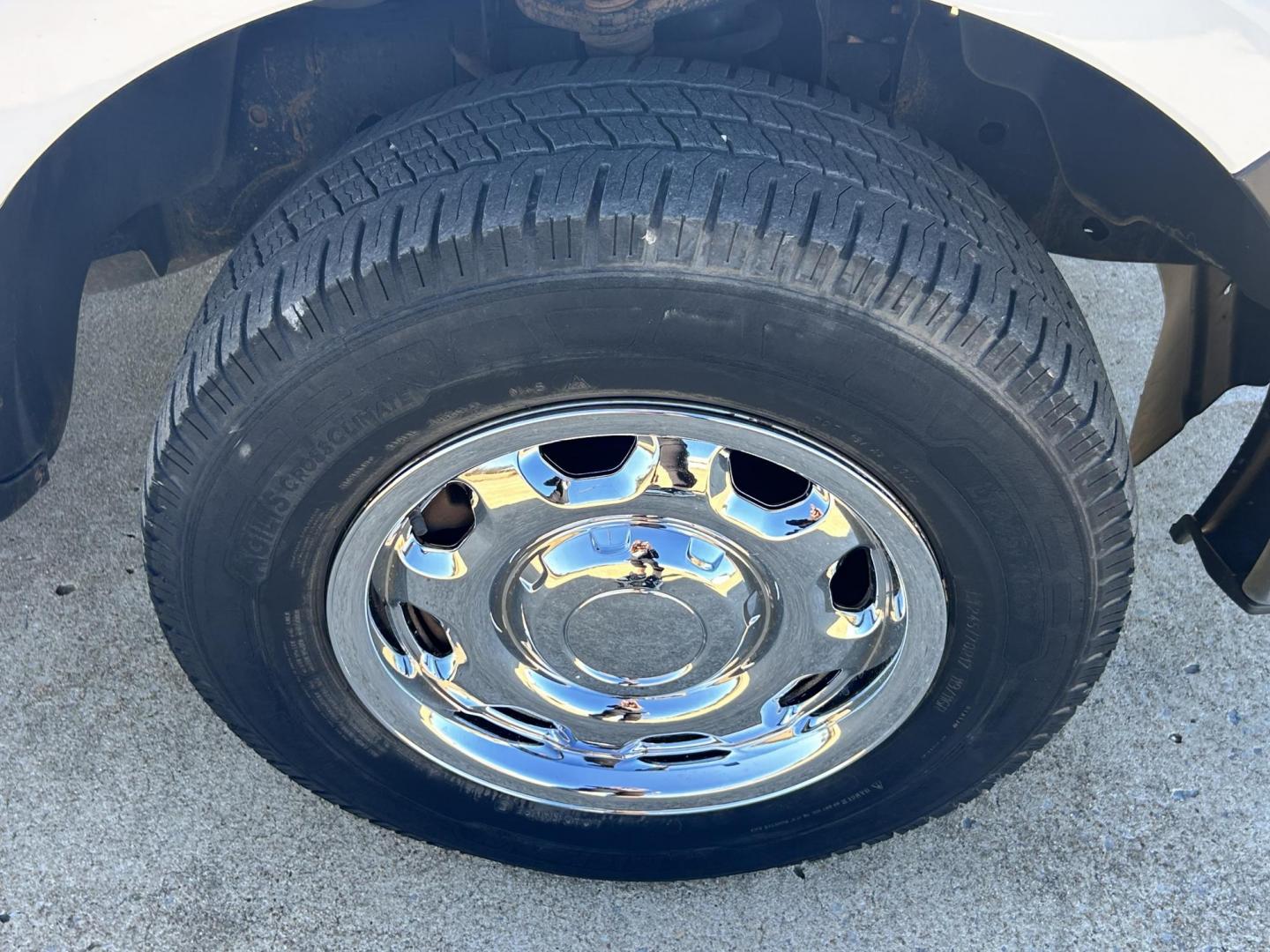 2014 White /Gray Ford F-150 XL (1FTEX1CM1EK) with an 3.7L V6 DOHC 24V engine, 6-Speed Automatic transmission, located at 17760 Hwy 62, Morris, OK, 74445, (918) 733-4887, 35.609104, -95.877060 - 2014 FORD F-150 XL SUPERCAB 7FT. BED 2WD 3.7L V6 BI-FUEL SYSTEM RUNS ON CNG OR GASOLINE. FEATURES KEYLESS REMOTE ENTRY, POWER LOCKS, POWER WINDOWS, AM/FM STEREO, SIRIUS XM STEREO, CD PLAYER, AUXILLARY PORT, CRUISE CONTROL, TRACTION CONTROL, MULTI-FUNCTIONING STEERING WHEEL CONTROLS, TRAILER HITCH, - Photo#26