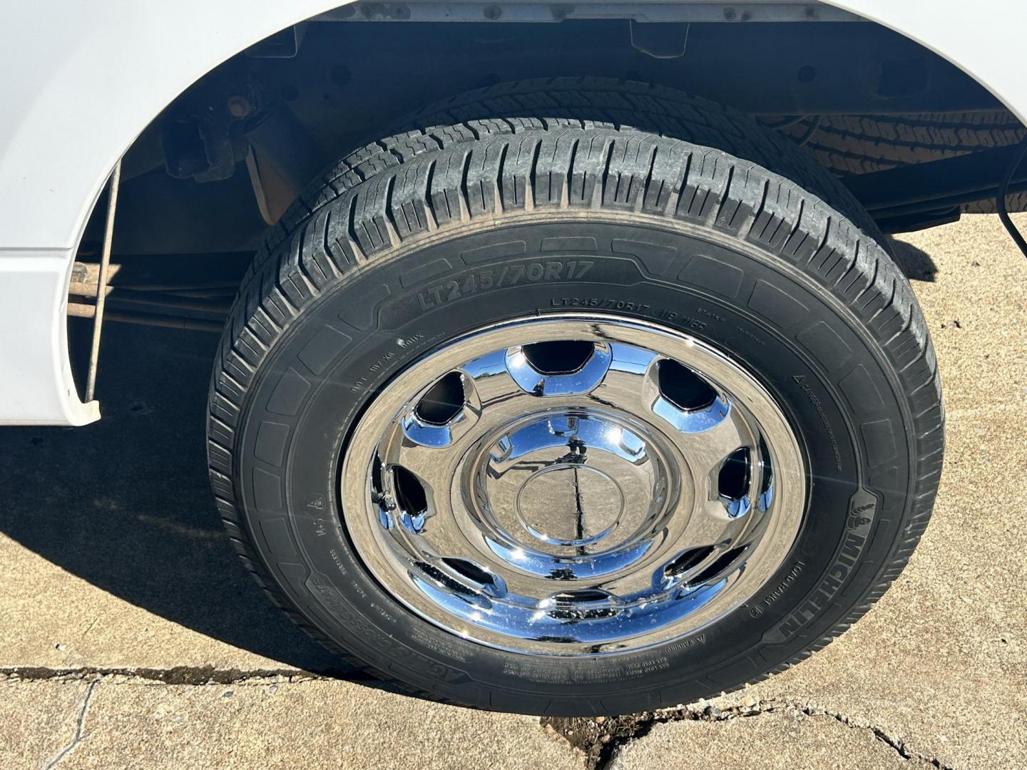 2014 White /Gray Ford F-150 XL (1FTEX1CM1EK) with an 3.7L V6 DOHC 24V engine, 6-Speed Automatic transmission, located at 17760 Hwy 62, Morris, OK, 74445, (918) 733-4887, 35.609104, -95.877060 - 2014 FORD F-150 XL SUPERCAB 7FT. BED 2WD 3.7L V6 BI-FUEL SYSTEM RUNS ON CNG OR GASOLINE. FEATURES KEYLESS REMOTE ENTRY, POWER LOCKS, POWER WINDOWS, AM/FM STEREO, SIRIUS XM STEREO, CD PLAYER, AUXILLARY PORT, CRUISE CONTROL, TRACTION CONTROL, MULTI-FUNCTIONING STEERING WHEEL CONTROLS, TRAILER HITCH, - Photo#28