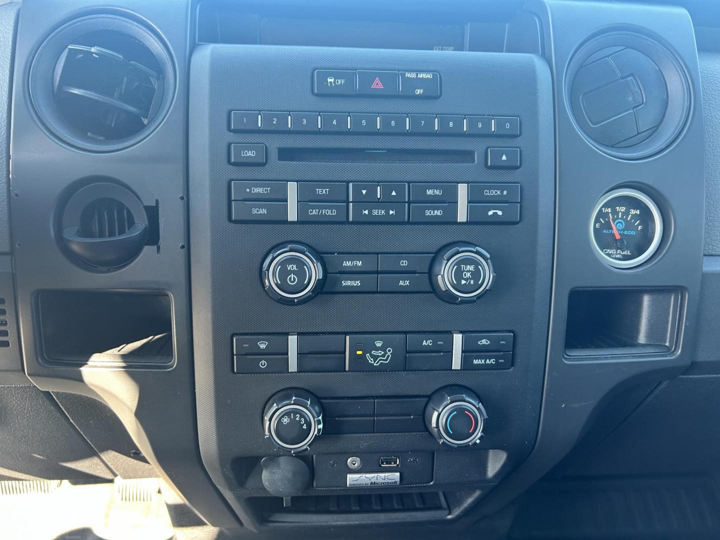 2014 White /Gray Ford F-150 XL (1FTEX1CM1EK) with an 3.7L V6 DOHC 24V engine, 6-Speed Automatic transmission, located at 17760 Hwy 62, Morris, OK, 74445, (918) 733-4887, 35.609104, -95.877060 - 2014 FORD F-150 XL SUPERCAB 7FT. BED 2WD 3.7L V6 BI-FUEL SYSTEM RUNS ON CNG OR GASOLINE. FEATURES KEYLESS REMOTE ENTRY, POWER LOCKS, POWER WINDOWS, AM/FM STEREO, SIRIUS XM STEREO, CD PLAYER, AUXILLARY PORT, CRUISE CONTROL, TRACTION CONTROL, MULTI-FUNCTIONING STEERING WHEEL CONTROLS, TRAILER HITCH, - Photo#9