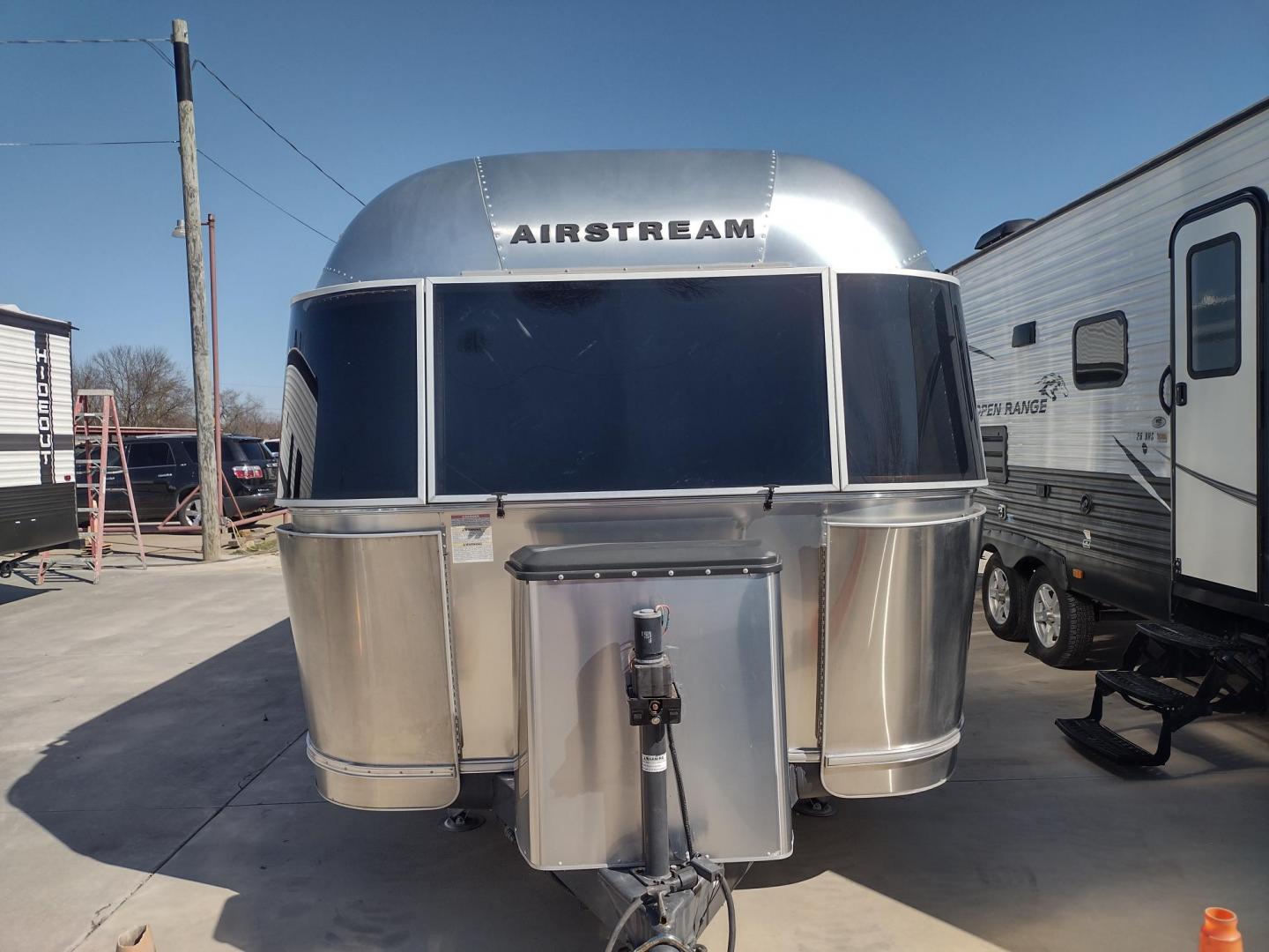2016 Silver Airstream INTERNATIONAL SERENITY 23FB 23FB (1STKFAG29GJ) , located at 17760 Hwy 62, Morris, OK, 74445, 35.609104, -95.877060 - Photo#1
