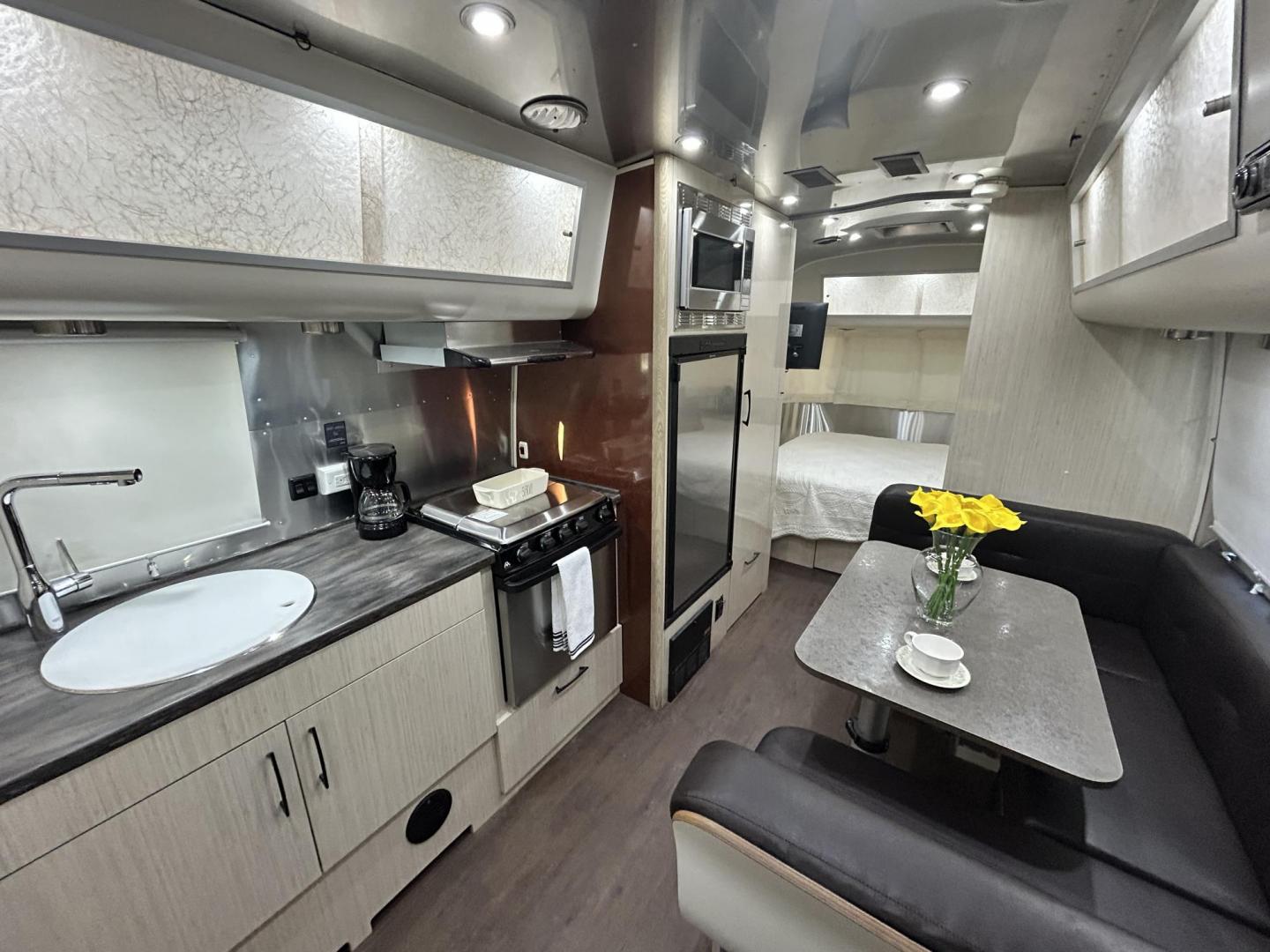 2016 Silver Airstream INTERNATIONAL SERENITY 23FB 23FB (1STKFAG29GJ) , located at 17760 Hwy 62, Morris, OK, 74445, 35.609104, -95.877060 - Photo#11