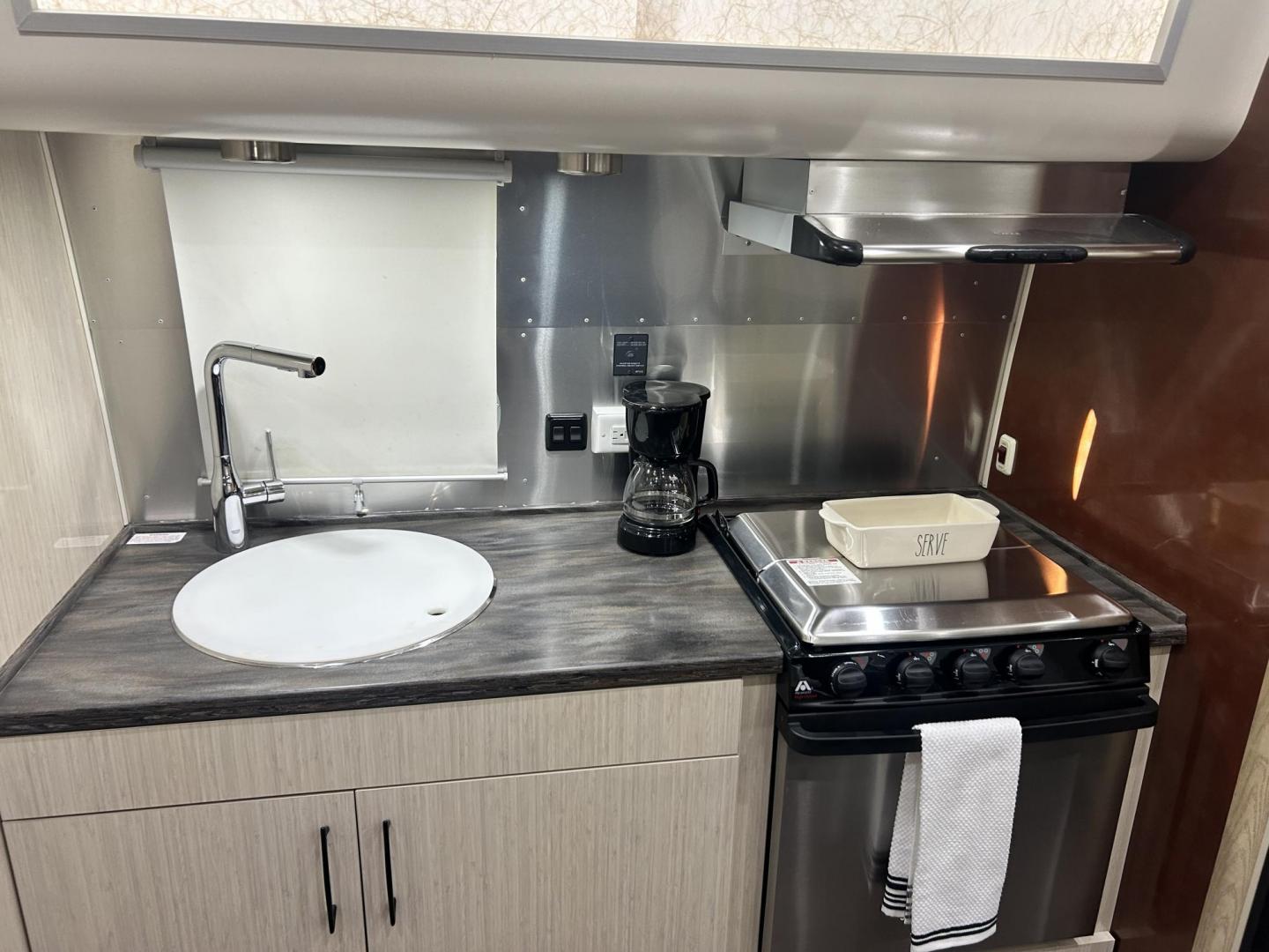 2016 Silver Airstream INTERNATIONAL SERENITY 23FB 23FB (1STKFAG29GJ) , located at 17760 Hwy 62, Morris, OK, 74445, 35.609104, -95.877060 - Photo#12