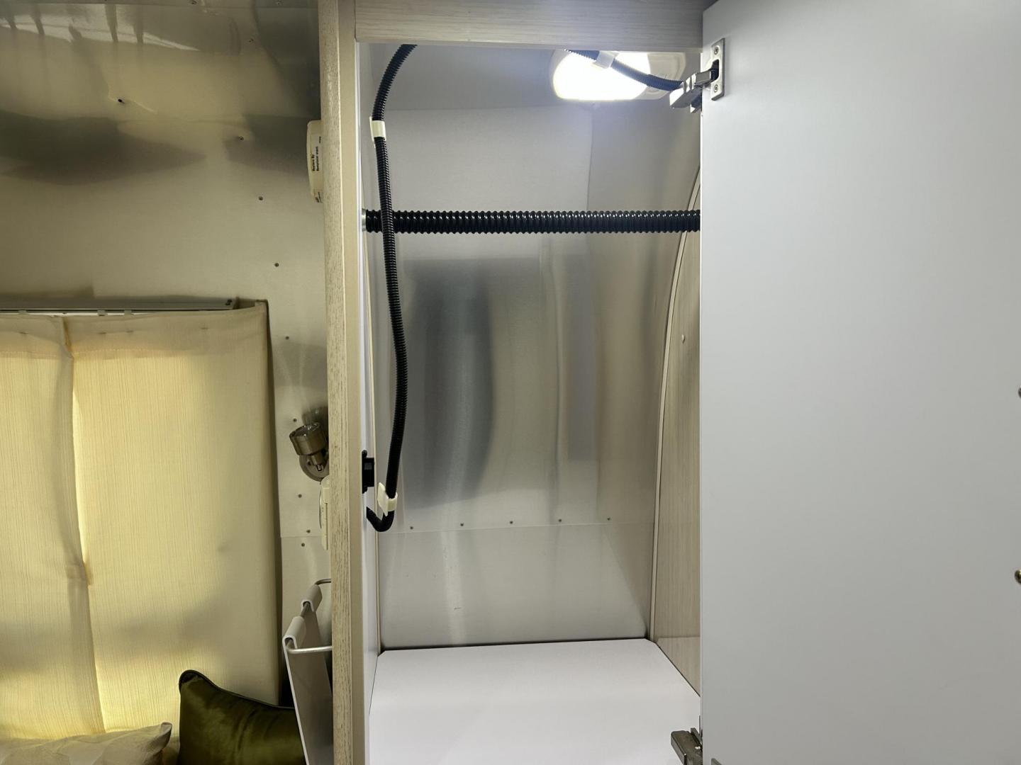2016 Silver Airstream INTERNATIONAL SERENITY 23FB 23FB (1STKFAG29GJ) , located at 17760 Hwy 62, Morris, OK, 74445, 35.609104, -95.877060 - Photo#19