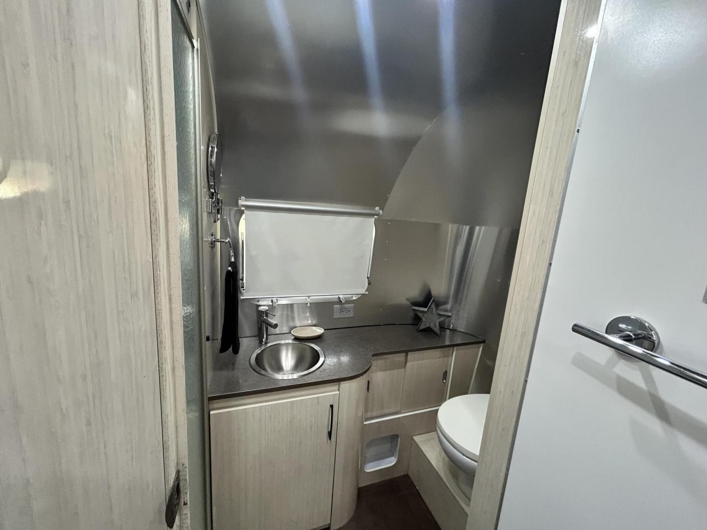 2016 Silver Airstream INTERNATIONAL SERENITY 23FB 23FB (1STKFAG29GJ) , located at 17760 Hwy 62, Morris, OK, 74445, 35.609104, -95.877060 - Photo#22