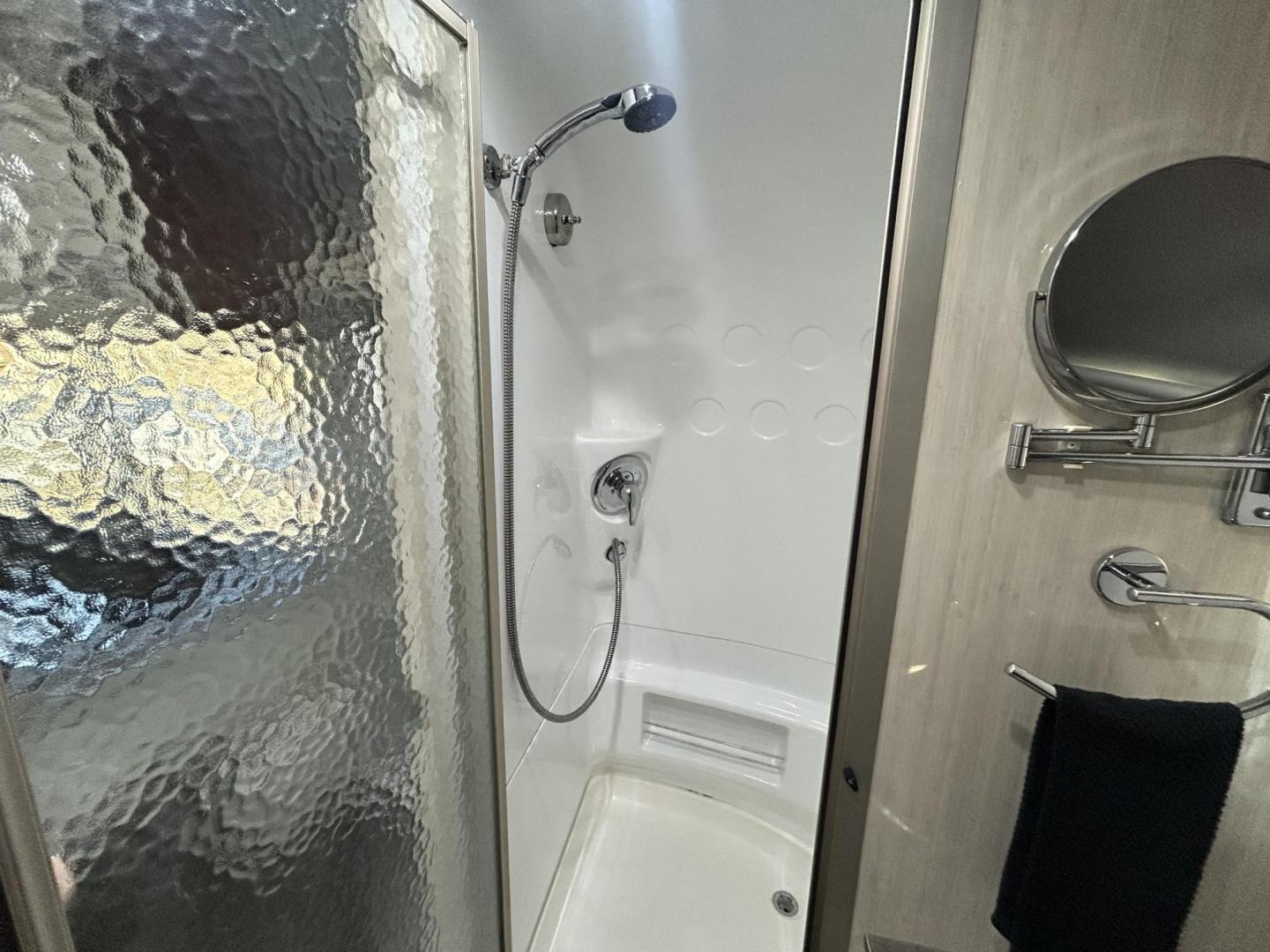 2016 Silver Airstream INTERNATIONAL SERENITY 23FB 23FB (1STKFAG29GJ) , located at 17760 Hwy 62, Morris, OK, 74445, 35.609104, -95.877060 - Photo#23