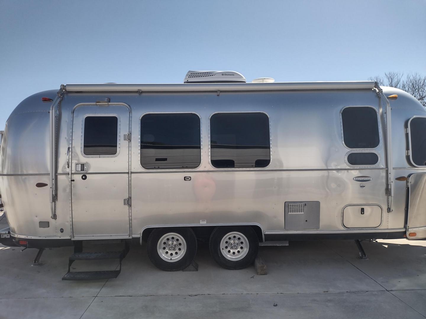 2016 Silver Airstream INTERNATIONAL SERENITY 23FB 23FB (1STKFAG29GJ) , located at 17760 Hwy 62, Morris, OK, 74445, 35.609104, -95.877060 - Photo#3