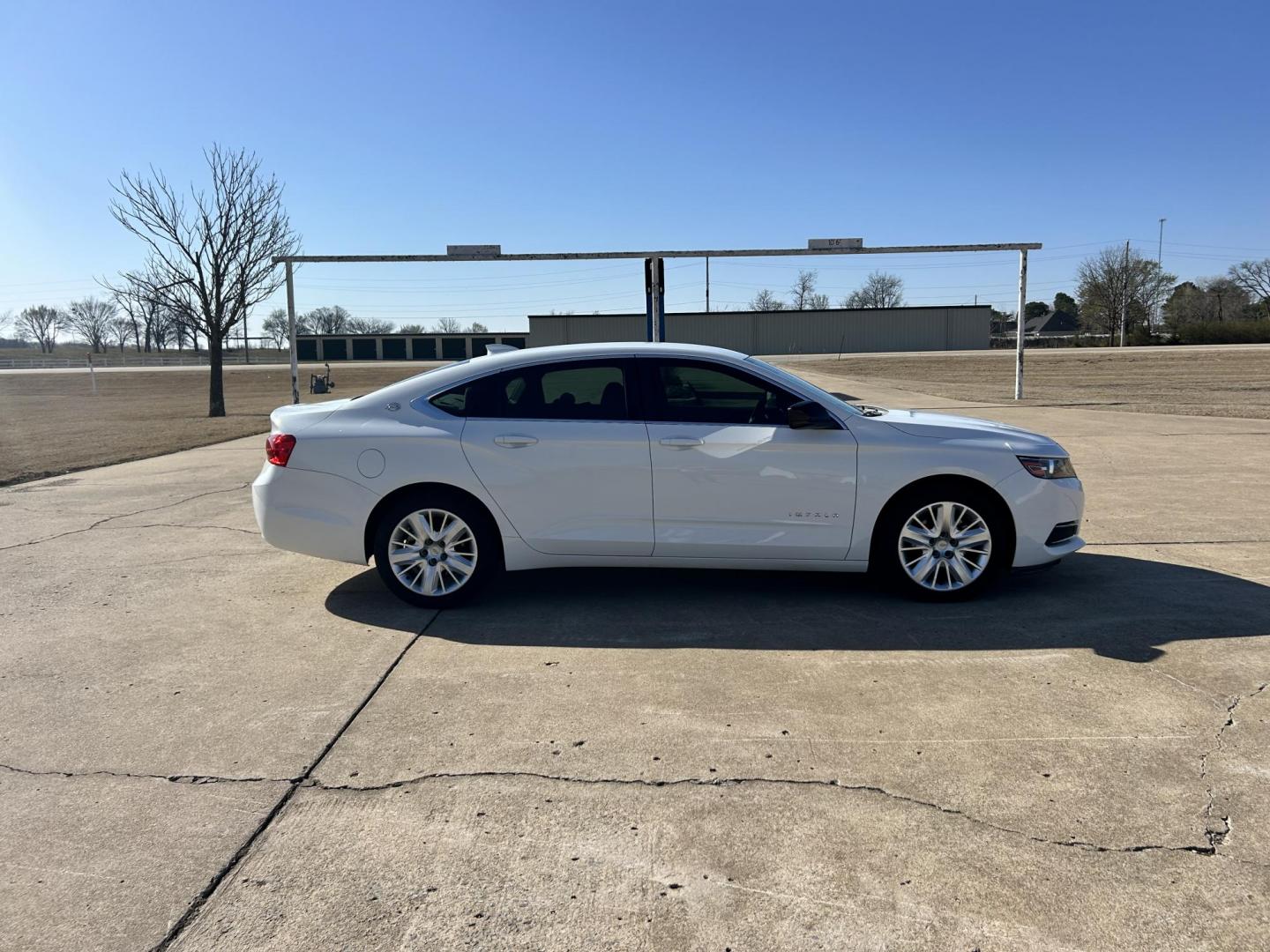2016 White /Gray Chevrolet Impala CNG 2FL (2G11Y5SN2G9) with an 3.6L V6 DOHC 24V CNG engine, 6A transmission, located at 17760 Hwy 62, Morris, OK, 74445, (918) 733-4887, 35.609104, -95.877060 - 2016 CHEVY IMPALA HAS THE 3.6 V6 ENGINE AND IS FWD. THE IMPALA IS A BI-FUEL CAR THAT RUNS ON BOTH CNG (COMPRESSED NATUAL GAS) OR GASOLINE. THIS CAR FEATURES KEYLESS REMOTE START, KEYLESS REMOTE ENTRY, POWER LOCKS, POWER WINDOWS, POWER SEATS, POWER MIRRORS, AM/FM STEREO, CLOTH SEATS, BACK UP CAMERA, - Photo#3