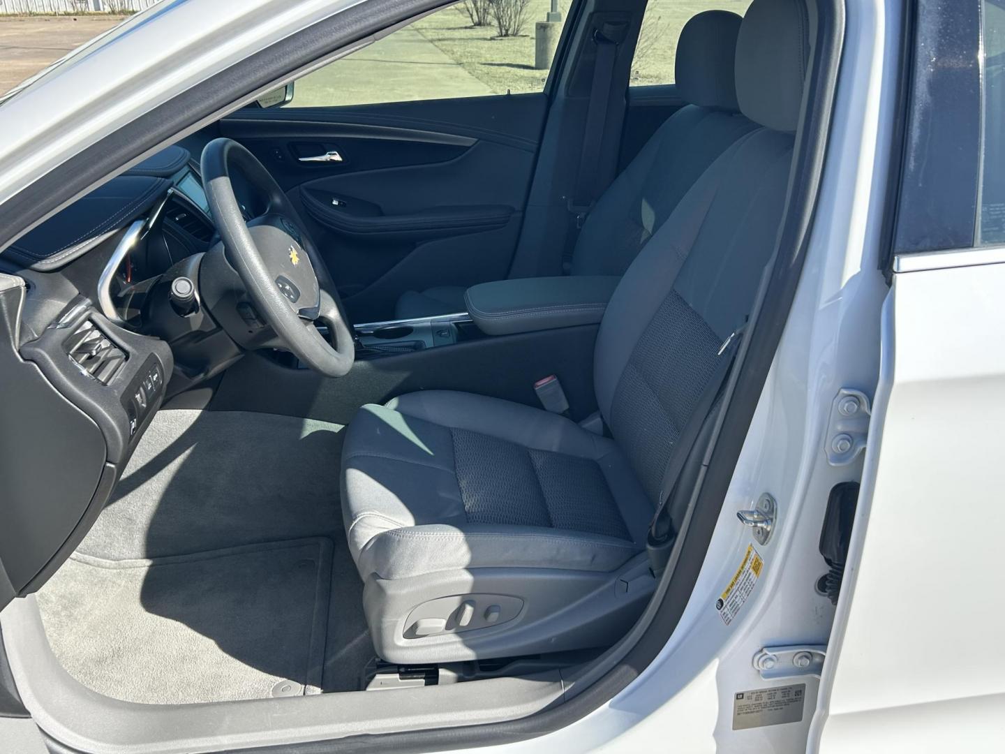 2016 White /Gray Chevrolet Impala CNG 2FL (2G11Y5SN2G9) with an 3.6L V6 DOHC 24V CNG engine, 6A transmission, located at 17760 Hwy 62, Morris, OK, 74445, (918) 733-4887, 35.609104, -95.877060 - 2016 CHEVY IMPALA HAS THE 3.6 V6 ENGINE AND IS FWD. THE IMPALA IS A BI-FUEL CAR THAT RUNS ON BOTH CNG (COMPRESSED NATUAL GAS) OR GASOLINE. THIS CAR FEATURES KEYLESS REMOTE START, KEYLESS REMOTE ENTRY, POWER LOCKS, POWER WINDOWS, POWER SEATS, POWER MIRRORS, AM/FM STEREO, CLOTH SEATS, BACK UP CAMERA, - Photo#7