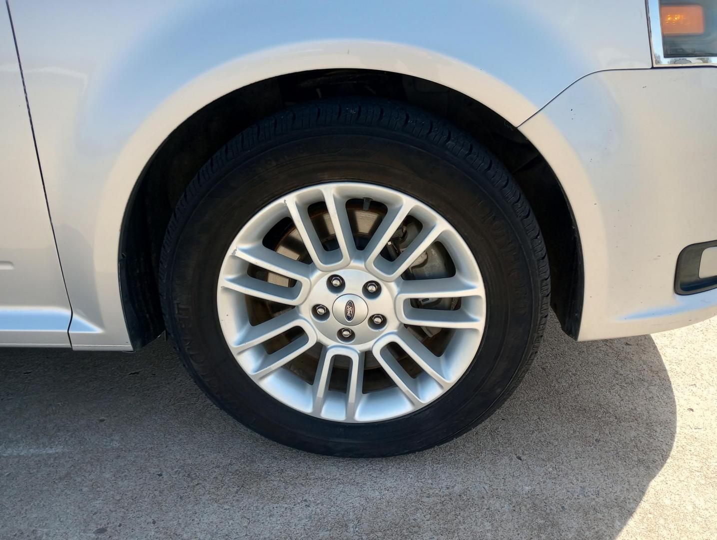 2014 Silver /BLACK Ford Flex SEL FWD (2FMGK5C87EB) with an 3.5L V6 DOHC 24V engine, 6-Speed Automatic Overdrive transmission, located at 17760 Hwy 62, Morris, OK, 74445, (918) 733-4887, 35.609104, -95.877060 - 2014 FORD FLEX 3.5L V6 DOHC 24V FEATURES POWER LOCKS, POWER WINDOWS, POWER MIRRORS, DUAL CLIMATE CONTROL, REAR CLIMATE CONTROL, LEATHER SEATS, CRUISE CONTROL, MULTI-FUNCTION STEERING WHEEL CONTROL, NAVIGATION SYSTEM, AM/FM STEREO, XM STEREO, CD PLAYER, BLUETOOTH, TOUCHSCREEN RADIO, BACK-UP CAMERA, 3 - Photo#8