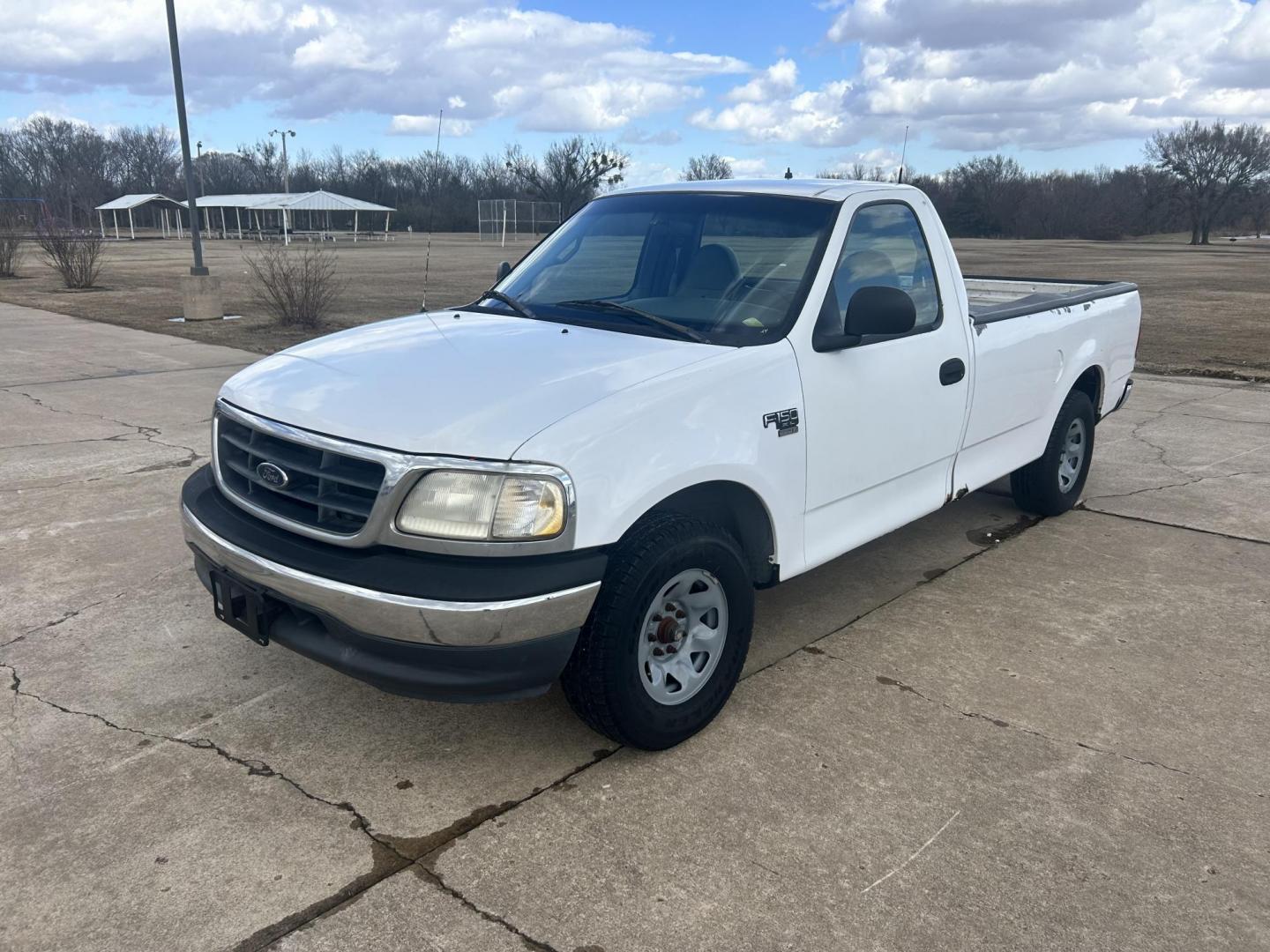2000 White /Gray Ford F-150 (1FTPF17M4YK) with an 5.4L V8 SOHC 16V engine, located at 17760 Hwy 62, Morris, OK, 74445, (918) 733-4887, 35.609104, -95.877060 - 2000 FORD F150 2WD HAS THE 5.4L V8 SOHC 16V 5FT. BED DEDICATED CNG ONLY RUNS ON COMPRESSED NATURAL GAS AND DOES NOT RUN ON GASOLINE. FEATURES MANUAL WINDOWS, MANUAL LOCKS, MANUAL MIRRORS, LEATHER BENCH SEAT, CRUISE CONTROL, AM/FM RADIO, AC AND HEAT, GOODYEAR TIRES 245/75R16. ONLY 157,395 MILES. THI - Photo#0