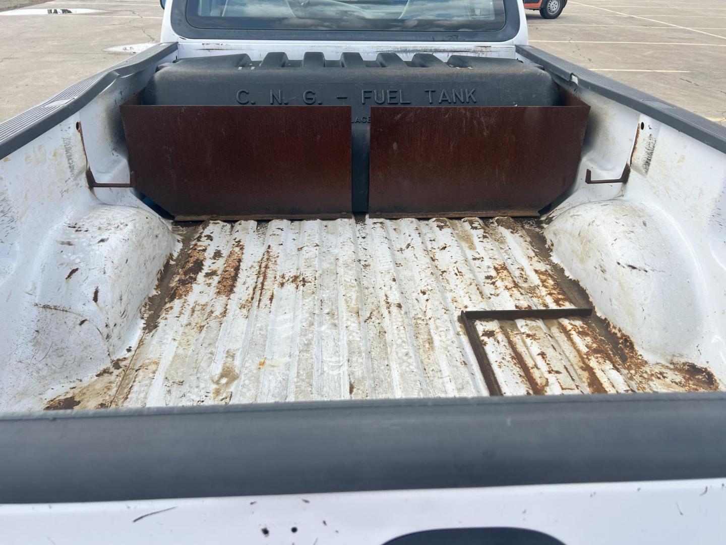 2000 White /Gray Ford F-150 (1FTPF17M4YK) with an 5.4L V8 SOHC 16V engine, located at 17760 Hwy 62, Morris, OK, 74445, (918) 733-4887, 35.609104, -95.877060 - 2000 FORD F150 2WD HAS THE 5.4L V8 SOHC 16V 5FT. BED DEDICATED CNG ONLY RUNS ON COMPRESSED NATURAL GAS AND DOES NOT RUN ON GASOLINE. FEATURES MANUAL WINDOWS, MANUAL LOCKS, MANUAL MIRRORS, LEATHER BENCH SEAT, CRUISE CONTROL, AM/FM RADIO, AC AND HEAT, GOODYEAR TIRES 245/75R16. ONLY 157,395 MILES. THI - Photo#14