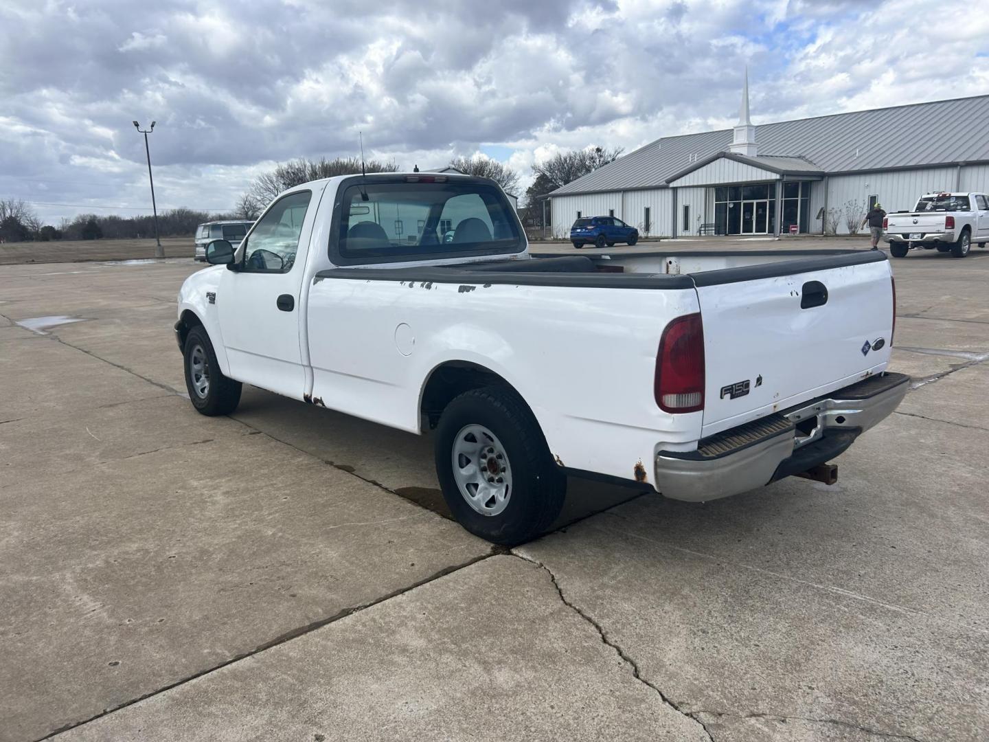 2000 White /Gray Ford F-150 (1FTPF17M4YK) with an 5.4L V8 SOHC 16V engine, located at 17760 Hwy 62, Morris, OK, 74445, (918) 733-4887, 35.609104, -95.877060 - 2000 FORD F150 2WD HAS THE 5.4L V8 SOHC 16V 5FT. BED DEDICATED CNG ONLY RUNS ON COMPRESSED NATURAL GAS AND DOES NOT RUN ON GASOLINE. FEATURES MANUAL WINDOWS, MANUAL LOCKS, MANUAL MIRRORS, LEATHER BENCH SEAT, CRUISE CONTROL, AM/FM RADIO, AC AND HEAT, GOODYEAR TIRES 245/75R16. ONLY 157,395 MILES. THI - Photo#6