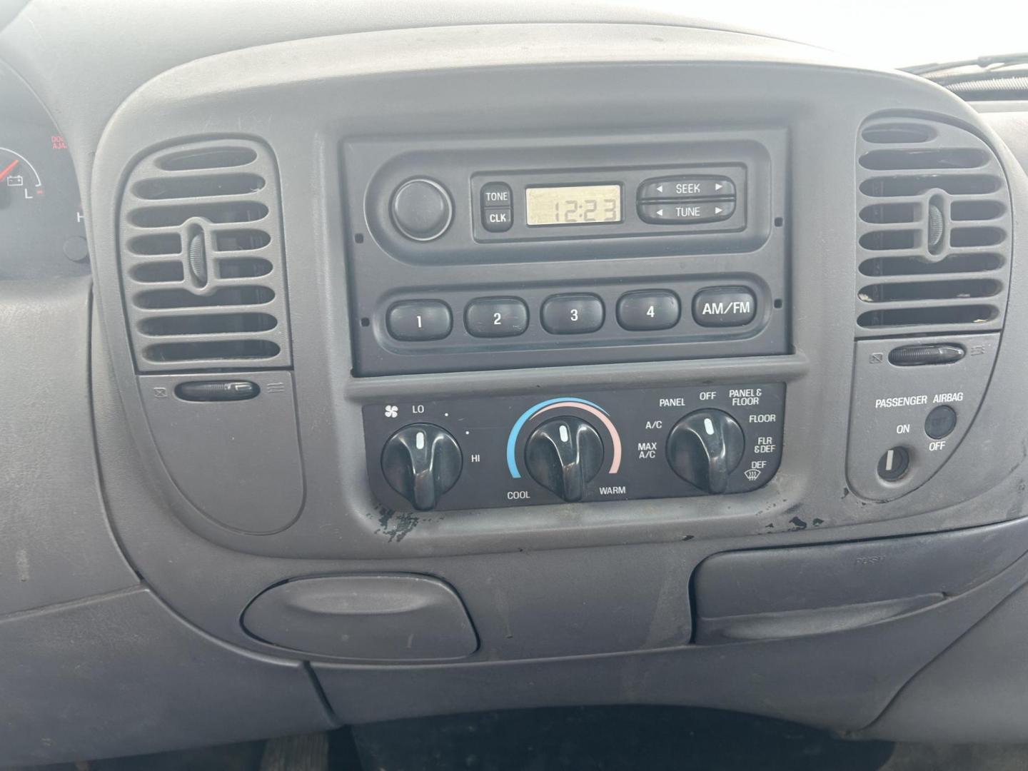 2000 White /Gray Ford F-150 (1FTPF17M4YK) with an 5.4L V8 SOHC 16V engine, located at 17760 Hwy 62, Morris, OK, 74445, (918) 733-4887, 35.609104, -95.877060 - 2000 FORD F150 2WD HAS THE 5.4L V8 SOHC 16V 5FT. BED DEDICATED CNG ONLY RUNS ON COMPRESSED NATURAL GAS AND DOES NOT RUN ON GASOLINE. FEATURES MANUAL WINDOWS, MANUAL LOCKS, MANUAL MIRRORS, LEATHER BENCH SEAT, CRUISE CONTROL, AM/FM RADIO, AC AND HEAT, GOODYEAR TIRES 245/75R16. ONLY 157,395 MILES. THI - Photo#9