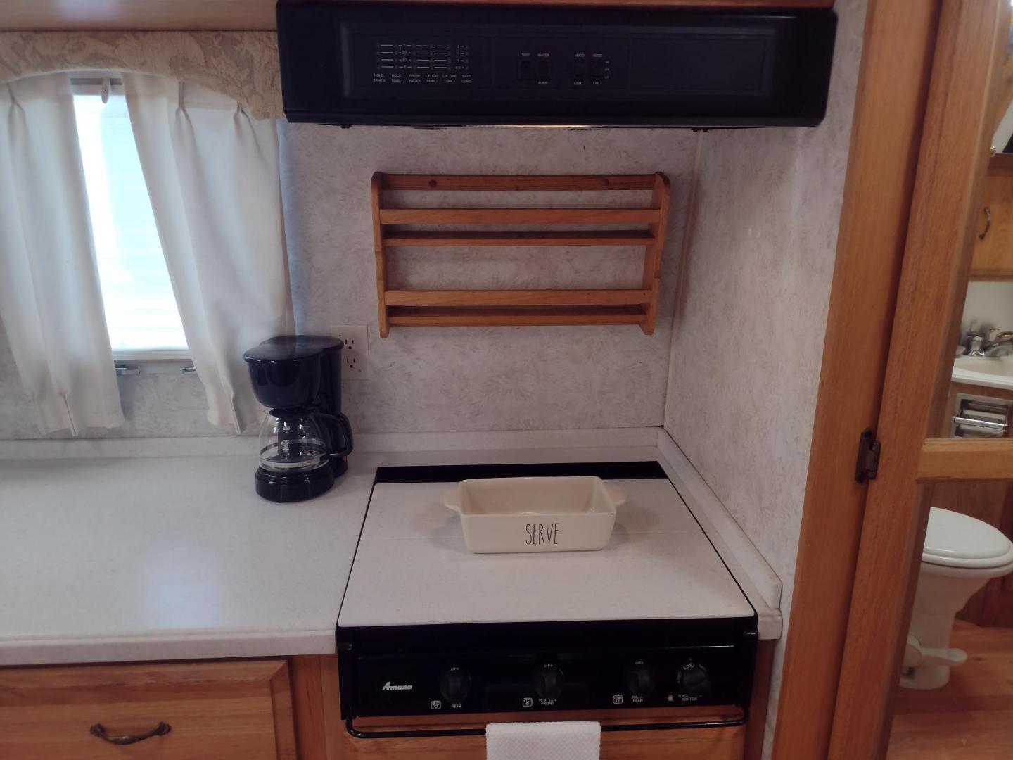 2003 Silver /TAN AIRSTREAM M30 LIMITED M30 LIMITED (1STJBBP213J) , located at 17760 Hwy 62, Morris, OK, 74445, 35.609104, -95.877060 - GRAB IT WHILE YOU CAN!!! 2003 AIRSTREAM CLASSIC LIMITED M30 WITH SLIDE OUT OVERALL 31FT. IN THE LIVING/KITCHEN AREA IS LEATHER SOFA THAT FOLDS DOWN FOR ADDITIONAL SLEEPING, STORAGE DRAWER UNDER SOFA, HAS A SIDE TABLE, OVERHEAD STORAGE CABINETS, LEATHER BOOTH STYLE DINETTE THAT FOLDS DOWN FOR ADDITIO - Photo#21
