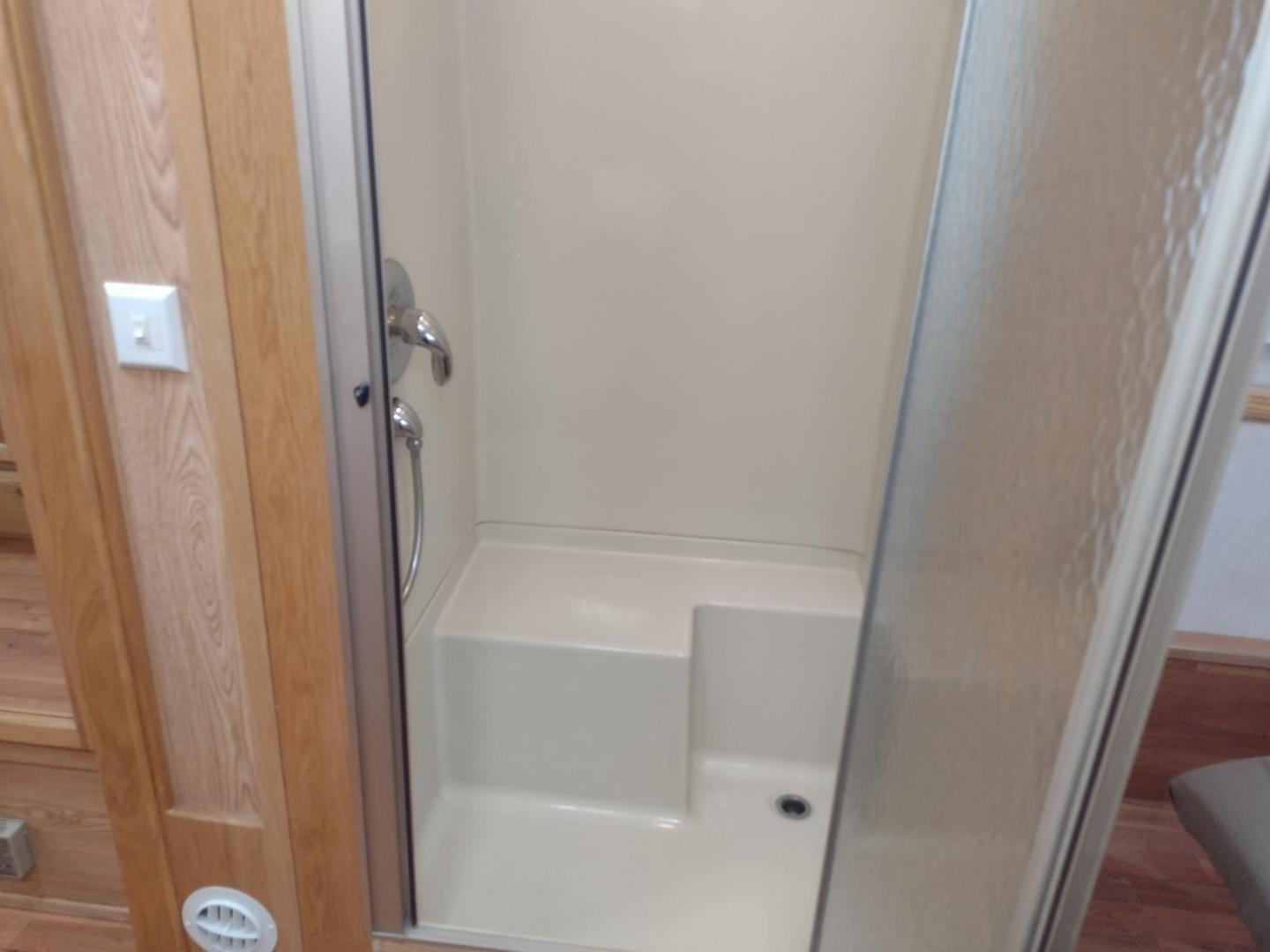 2003 Silver /TAN AIRSTREAM M30 LIMITED M30 LIMITED (1STJBBP213J) , located at 17760 Hwy 62, Morris, OK, 74445, 35.609104, -95.877060 - GRAB IT WHILE YOU CAN!!! 2003 AIRSTREAM CLASSIC LIMITED M30 WITH SLIDE OUT OVERALL 31FT. IN THE LIVING/KITCHEN AREA IS LEATHER SOFA THAT FOLDS DOWN FOR ADDITIONAL SLEEPING, STORAGE DRAWER UNDER SOFA, HAS A SIDE TABLE, OVERHEAD STORAGE CABINETS, LEATHER BOOTH STYLE DINETTE THAT FOLDS DOWN FOR ADDITIO - Photo#29