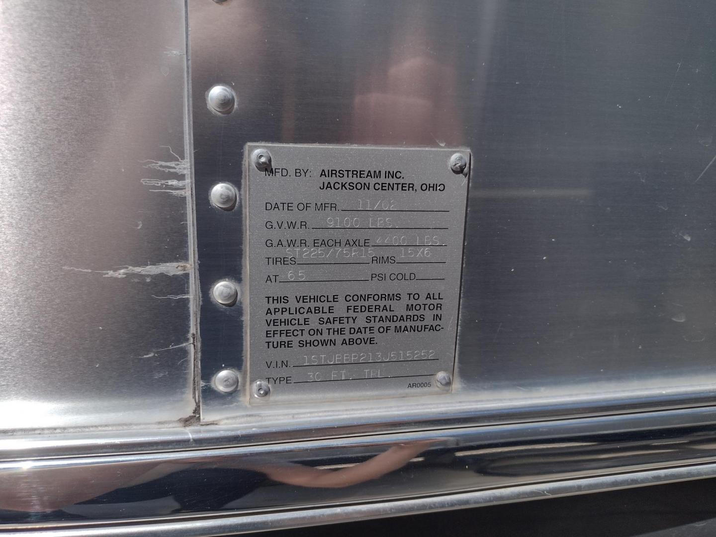 2003 Silver /TAN AIRSTREAM M30 LIMITED M30 LIMITED (1STJBBP213J) , located at 17760 Hwy 62, Morris, OK, 74445, 35.609104, -95.877060 - GRAB IT WHILE YOU CAN!!! 2003 AIRSTREAM CLASSIC LIMITED M30 WITH SLIDE OUT OVERALL 31FT. IN THE LIVING/KITCHEN AREA IS LEATHER SOFA THAT FOLDS DOWN FOR ADDITIONAL SLEEPING, STORAGE DRAWER UNDER SOFA, HAS A SIDE TABLE, OVERHEAD STORAGE CABINETS, LEATHER BOOTH STYLE DINETTE THAT FOLDS DOWN FOR ADDITIO - Photo#35