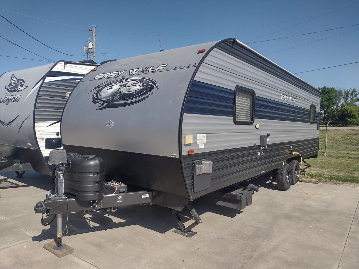 2020 Silver Forest River GREY WOLF PUP 22RR 22RR (4X4TCKX24LK) , located at 17760 Hwy 62, Morris, OK, 74445, 35.609104, -95.877060 - CAMPING SEASON IS HERE! CHECK OUT THIS 2020 FOREST RIVER GREY WOLF PUP TOY HAULER 22RR 29FT OVERALL WITH A 15FT POWER AWNING. IN THE LIVING/KITCHEN AREA IS A FARM STYLE SINK WITH OVERHEAD CABINETS, 3 BURNER STOVE WITH OVEN, OVERHEAD MICROWAVE, PANTRY, MID-SIZE FRIDGE, AM/FM RADIO, BOOTH STYLE DINETT - Photo#2