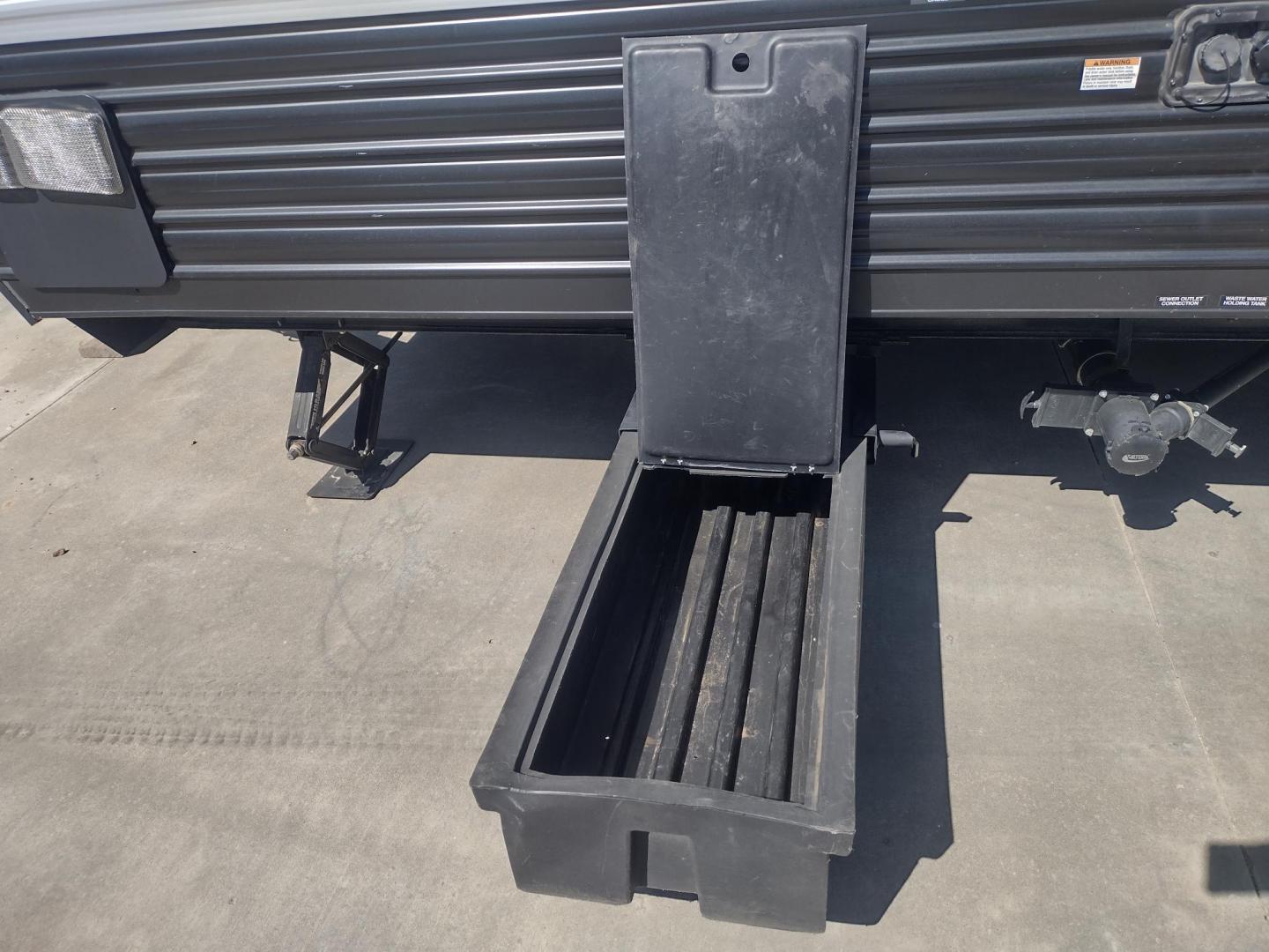2020 Silver Forest River GREY WOLF PUP 22RR 22RR (4X4TCKX24LK) , located at 17760 Hwy 62, Morris, OK, 74445, 35.609104, -95.877060 - CAMPING SEASON IS HERE! CHECK OUT THIS 2020 FOREST RIVER GREY WOLF PUP TOY HAULER 22RR 29FT OVERALL WITH A 15FT POWER AWNING. IN THE LIVING/KITCHEN AREA IS A FARM STYLE SINK WITH OVERHEAD CABINETS, 3 BURNER STOVE WITH OVEN, OVERHEAD MICROWAVE, PANTRY, MID-SIZE FRIDGE, AM/FM RADIO, BOOTH STYLE DINETT - Photo#11