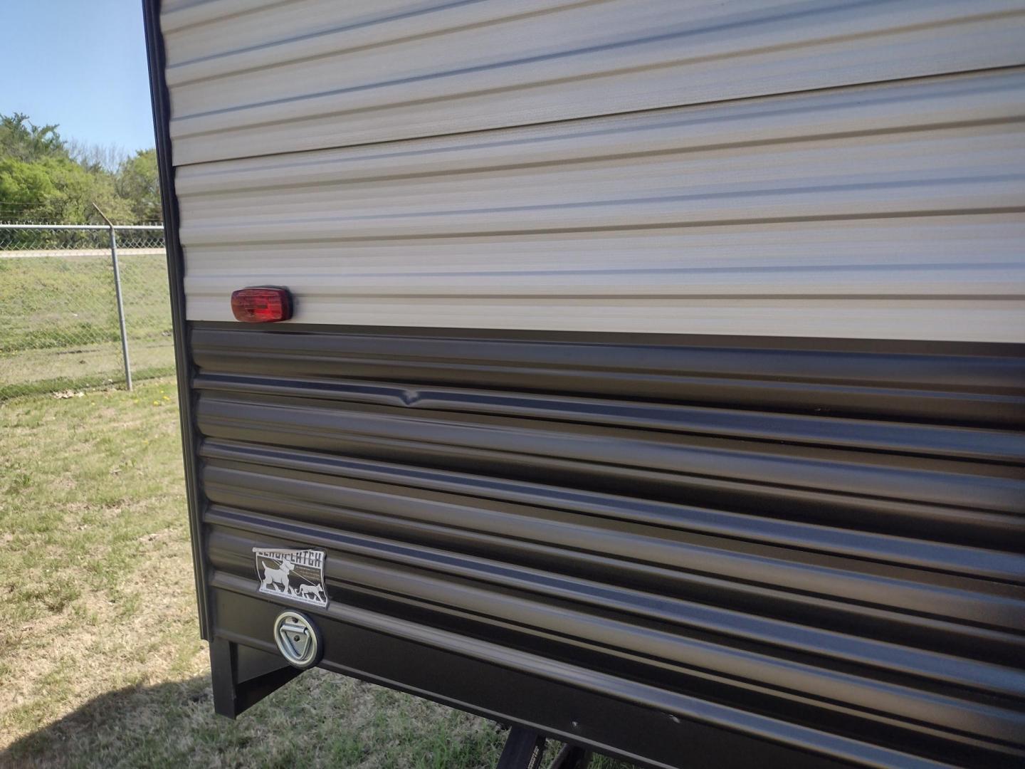 2020 Silver Forest River GREY WOLF PUP 22RR 22RR (4X4TCKX24LK) , located at 17760 Hwy 62, Morris, OK, 74445, 35.609104, -95.877060 - CAMPING SEASON IS HERE! CHECK OUT THIS 2020 FOREST RIVER GREY WOLF PUP TOY HAULER 22RR 29FT OVERALL WITH A 15FT POWER AWNING. IN THE LIVING/KITCHEN AREA IS A FARM STYLE SINK WITH OVERHEAD CABINETS, 3 BURNER STOVE WITH OVEN, OVERHEAD MICROWAVE, PANTRY, MID-SIZE FRIDGE, AM/FM RADIO, BOOTH STYLE DINETT - Photo#45