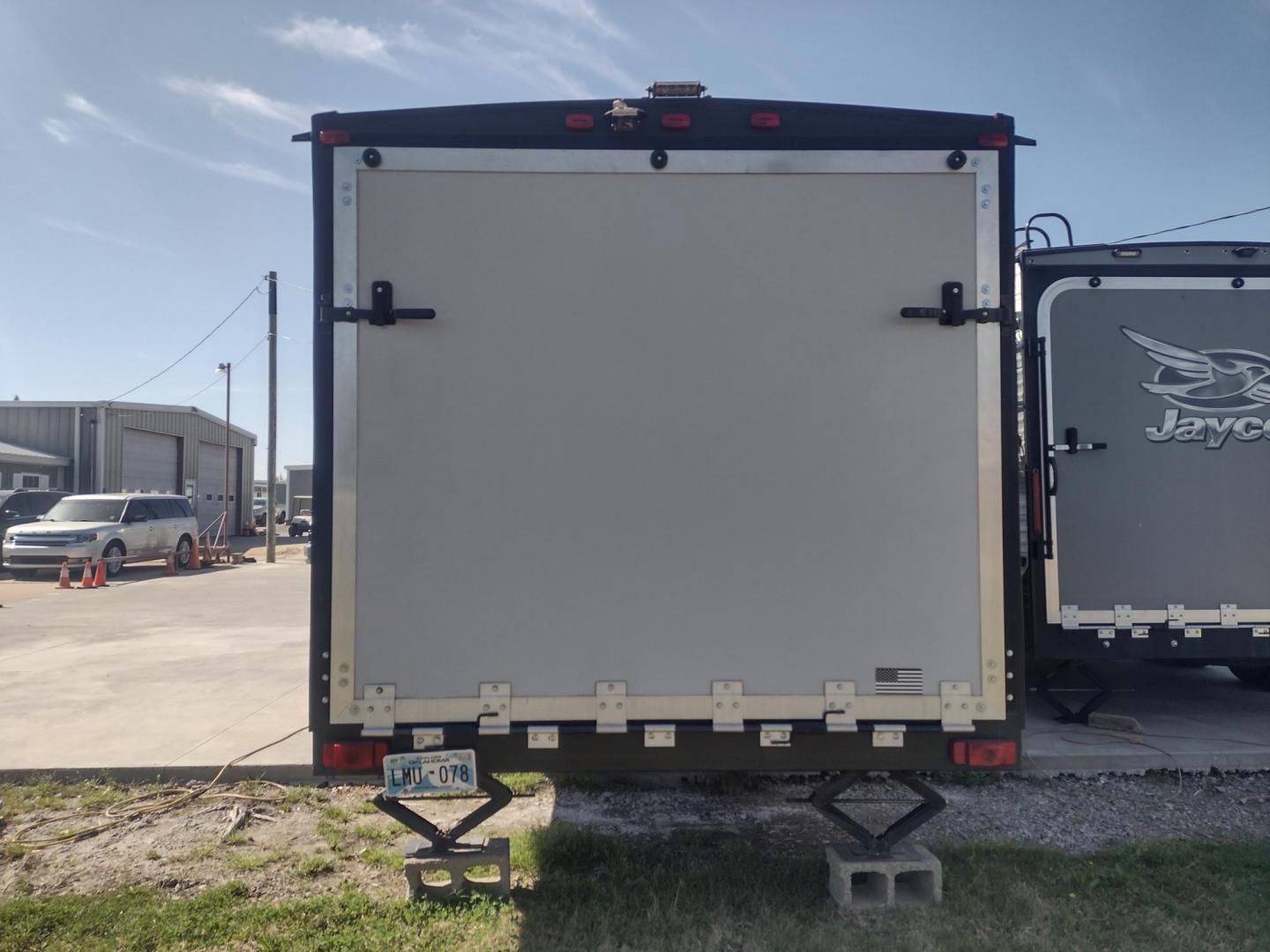 2020 Silver Forest River GREY WOLF PUP 22RR 22RR (4X4TCKX24LK) , located at 17760 Hwy 62, Morris, OK, 74445, 35.609104, -95.877060 - CAMPING SEASON IS HERE! CHECK OUT THIS 2020 FOREST RIVER GREY WOLF PUP TOY HAULER 22RR 29FT OVERALL WITH A 15FT POWER AWNING. IN THE LIVING/KITCHEN AREA IS A FARM STYLE SINK WITH OVERHEAD CABINETS, 3 BURNER STOVE WITH OVEN, OVERHEAD MICROWAVE, PANTRY, MID-SIZE FRIDGE, AM/FM RADIO, BOOTH STYLE DINETT - Photo#5
