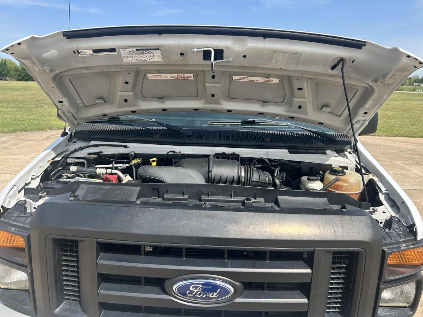 2009 White /Gray Ford E-Series Van E-250 (1FTNE24L49D) with an 5.4L V8 SOHC 16V engine, 4-Speed Automatic transmission, located at 17760 Hwy 62, Morris, OK, 74445, (918) 733-4887, 35.609104, -95.877060 - 2009 FORD E-SERIES VAN E-250 5.4 V8 DEDICATED CNG (COMPRESSED NATURAL GAS) DOES NOT RUN ON GASOLINE. FEATURES MANUAL SEATS, MANUAL LOCKS, MANUAL WINDOWS, MANUAL MIRRORS, AM/FM RADIO, AND WORK SHELF IN THE REAR. IT IS EQUIPPED WITH A CNG FUELING SYSTEM, IT RUNS ON COMPRESSED NATURAL GAS. A PREMIER AL - Photo#16