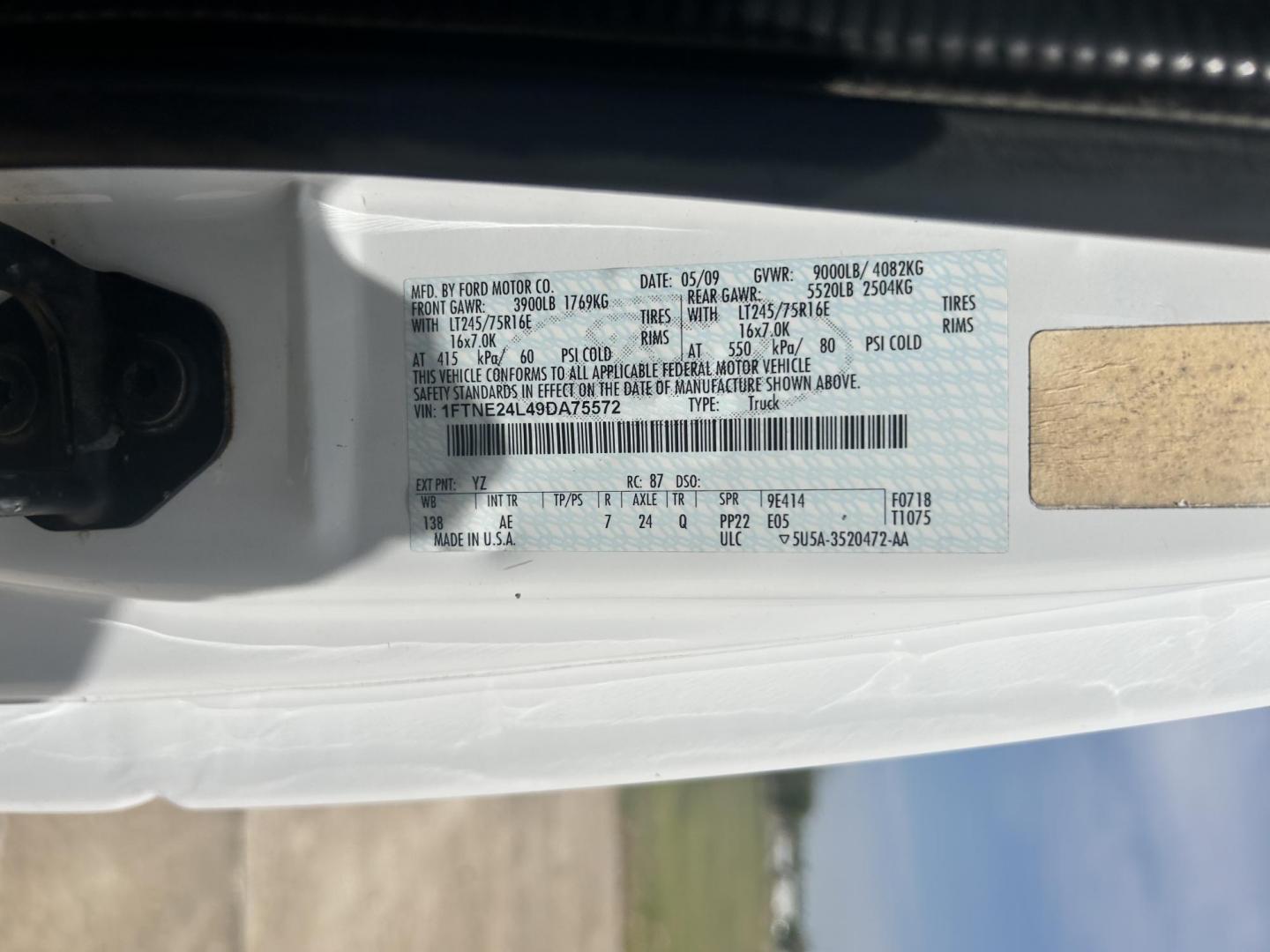 2009 White /Gray Ford E-Series Van E-250 (1FTNE24L49D) with an 5.4L V8 SOHC 16V engine, 4-Speed Automatic transmission, located at 17760 Hwy 62, Morris, OK, 74445, (918) 733-4887, 35.609104, -95.877060 - 2009 FORD E-SERIES VAN E-250 5.4 V8 DEDICATED CNG (COMPRESSED NATURAL GAS) DOES NOT RUN ON GASOLINE. FEATURES MANUAL SEATS, MANUAL LOCKS, MANUAL WINDOWS, MANUAL MIRRORS, AM/FM RADIO, AND WORK SHELF IN THE REAR. IT IS EQUIPPED WITH A CNG FUELING SYSTEM, IT RUNS ON COMPRESSED NATURAL GAS. A PREMIER AL - Photo#22