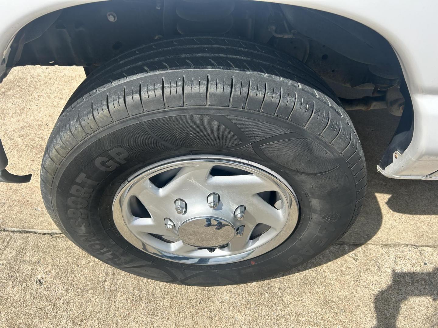 2009 White /Gray Ford E-Series Van E-250 (1FTNE24L49D) with an 5.4L V8 SOHC 16V engine, 4-Speed Automatic transmission, located at 17760 Hwy 62, Morris, OK, 74445, (918) 733-4887, 35.609104, -95.877060 - 2009 FORD E-SERIES VAN E-250 5.4 V8 DEDICATED CNG (COMPRESSED NATURAL GAS) DOES NOT RUN ON GASOLINE. FEATURES MANUAL SEATS, MANUAL LOCKS, MANUAL WINDOWS, MANUAL MIRRORS, AM/FM RADIO, AND WORK SHELF IN THE REAR. IT IS EQUIPPED WITH A CNG FUELING SYSTEM, IT RUNS ON COMPRESSED NATURAL GAS. A PREMIER AL - Photo#24