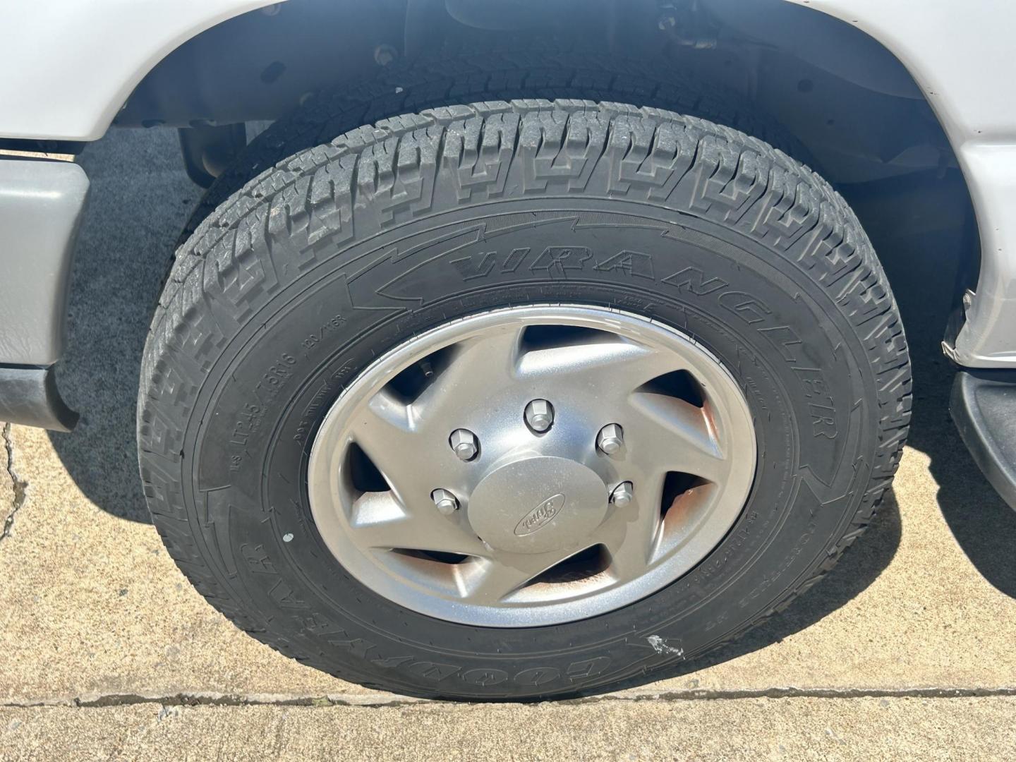 2013 White /TAN Ford E-Series Wagon E-350 XLT Super Duty Extended (1FBSS3BL9DD) with an 5.4L V8 SOHC 16V FFV engine, located at 17760 Hwy 62, Morris, OK, 74445, (918) 733-4887, 35.609104, -95.877060 - 2013 FORD E-350 15 PASSENGER VAN DEDICATED CNG ONLY RUNS ON COMPRESSED NATURAL GAS IT HAS THE 5.4L V8 ENIGINE. IT FEATURES POWER LOCKS, POWER WINDOWS, POWER MIRRORS, CLOTH INTERIOR, AM/FM RADIO, AUXILARY PORT, FRONT AND REAR A/C, TRACTION CONTROL, CRUISE CONTROL, 15 PASSENGER VAN, EQUIPPED WITH BAF - Photo#21