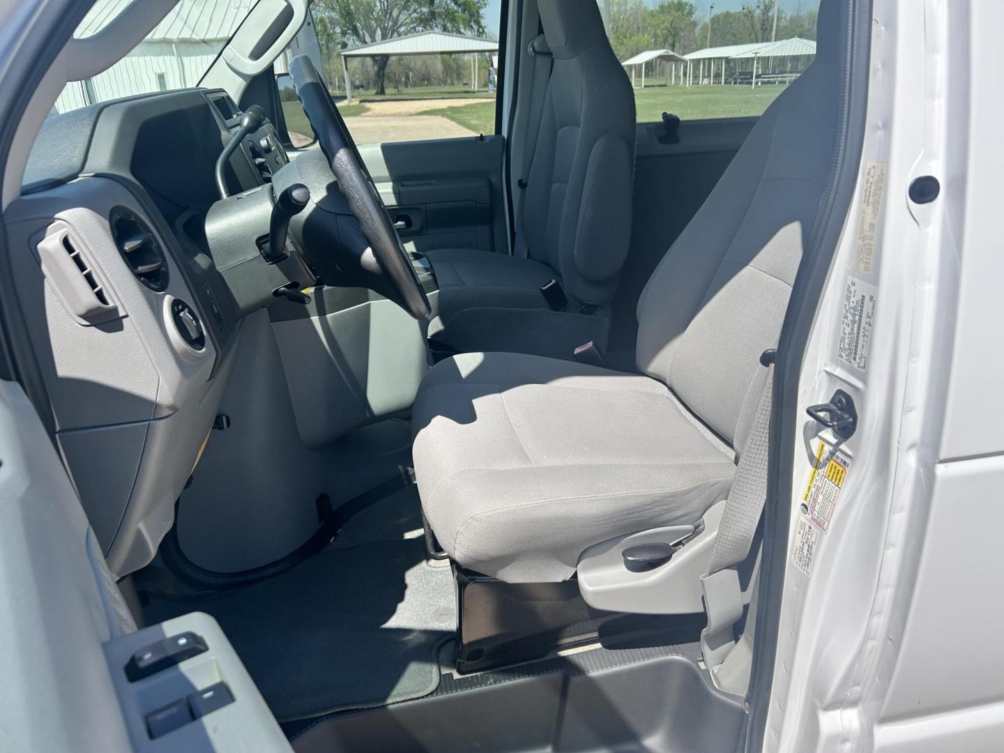2013 White /TAN Ford E-Series Wagon E-350 XLT Super Duty Extended (1FBSS3BL9DD) with an 5.4L V8 SOHC 16V FFV engine, located at 17760 Hwy 62, Morris, OK, 74445, (918) 733-4887, 35.609104, -95.877060 - 2013 FORD E-350 15 PASSENGER VAN DEDICATED CNG ONLY RUNS ON COMPRESSED NATURAL GAS IT HAS THE 5.4L V8 ENIGINE. IT FEATURES POWER LOCKS, POWER WINDOWS, POWER MIRRORS, CLOTH INTERIOR, AM/FM RADIO, AUXILARY PORT, FRONT AND REAR A/C, TRACTION CONTROL, CRUISE CONTROL, 15 PASSENGER VAN, EQUIPPED WITH BAF - Photo#7