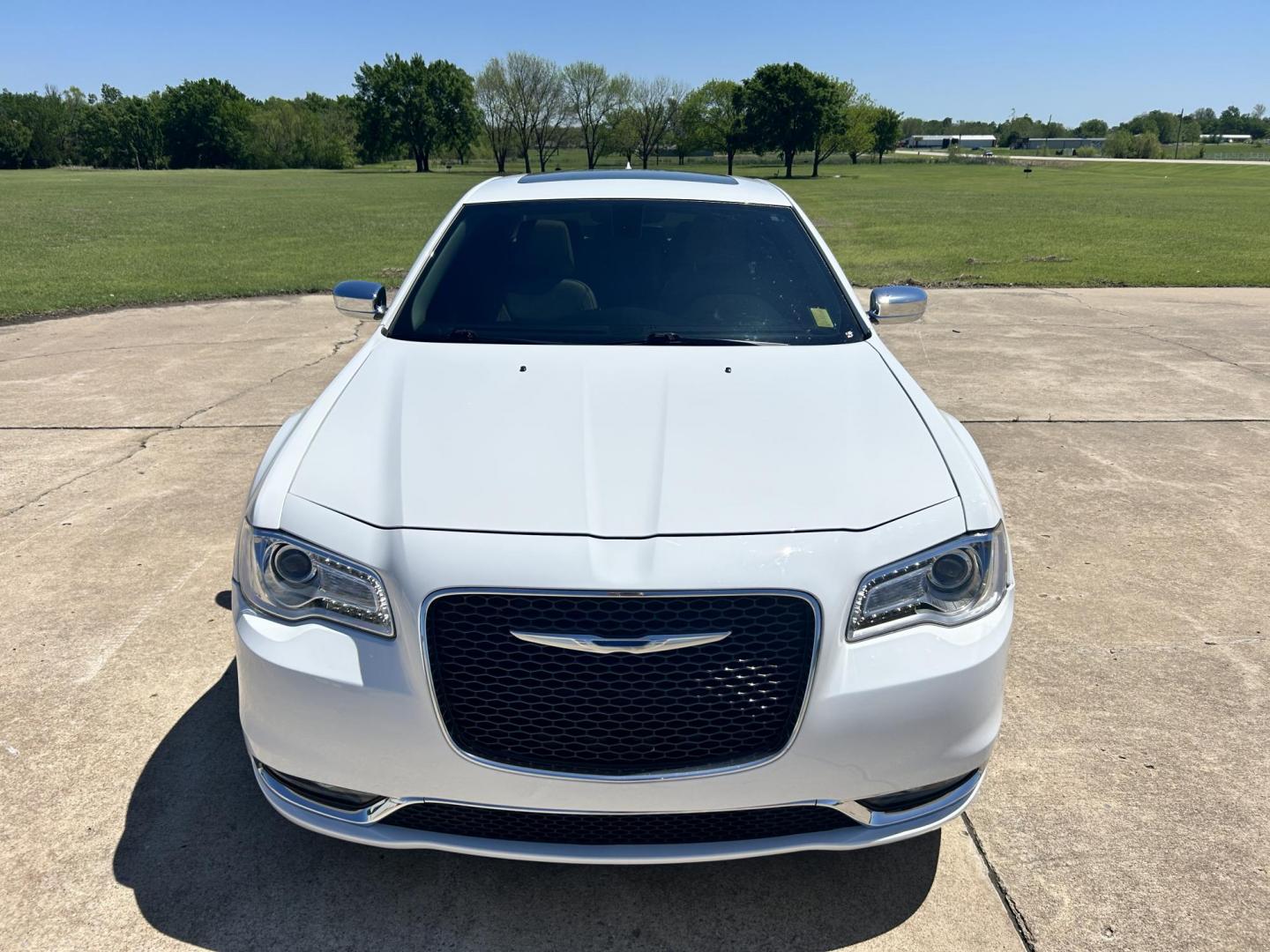 2017 White /BLACK Chrysler 300 C RWD (2C3CCAET3HH) with an 5.7L V8 OHV 16V engine, 8A transmission, located at 17760 Hwy 62, Morris, OK, 74445, (918) 733-4887, 35.609104, -95.877060 - 2017 CHRYSLER 300 5.7L V8 ENGINE RWD. FEATURING REMOTE START, KEYLESS ENTRY, POWER SEATS, POWER WINDOWS, POWER MIRRORS, LEATHER INTERIOR, HEATED AND COOLED FRONT SEATS, HEATED REAR SEATS, HEATED STEERING WHEEL, CRUISE CONTROL, TRACTION CONTROL, MULTI-FUNCTION STEERING WHEEL CONTROL, DUAL CLIMATE CO - Photo#1