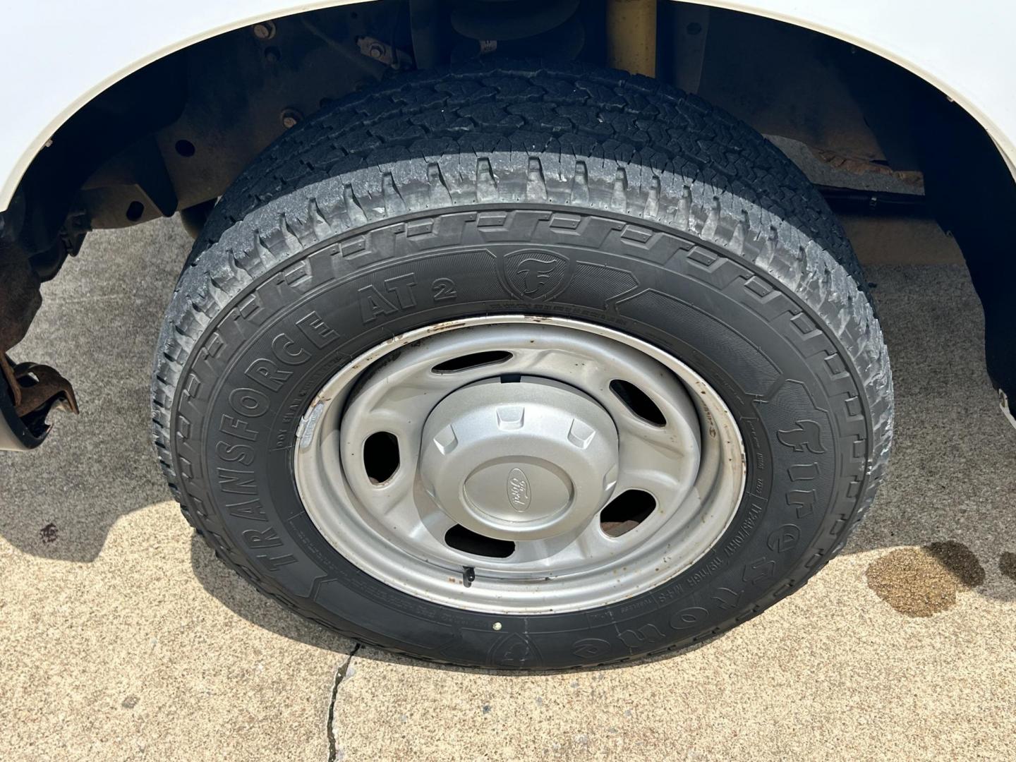 2012 White /Gray Ford F-250 SD SuperCab 2WD (1FT7X2A62CE) with an 6.2L V8 OHV 16V engine, 6-Speed Automatic transmission, located at 17760 Hwy 62, Morris, OK, 74445, (918) 733-4887, 35.609104, -95.877060 - 2012 FORD F250 SUPER DUTY RWD SERVICE CAMPER WITH A 6.2L V8 ENGINE. FEATURES KEYLESS ENTRY, MANUAL SEAT, CLOTH INTERIOR, POWER WINDOWS, POWER LOCKS, POWER MIRRORS, AM FM RADIO, CRUISE CONTROL, TRACTION CONTROL, SERVICE CAMPER WITH SHELVES AND BED SLIDE, AND TRAILER HITCH. FIRESTONE TIRES 246/70R17 A - Photo#22