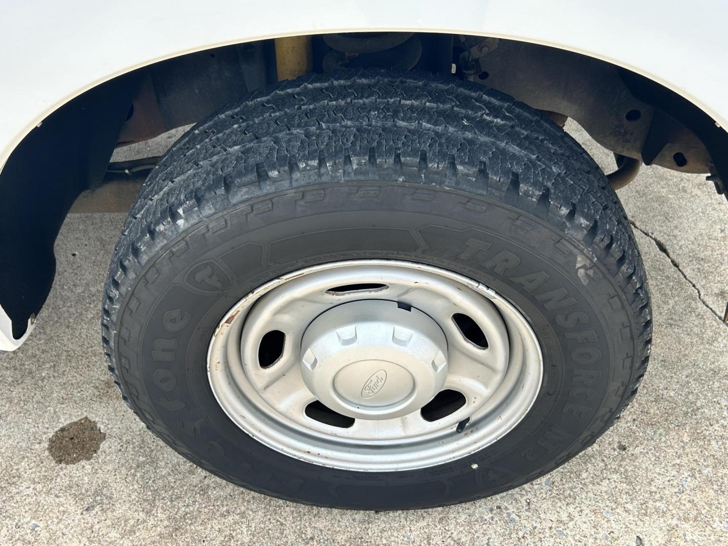 2012 White /Gray Ford F-250 SD SuperCab 2WD (1FT7X2A62CE) with an 6.2L V8 OHV 16V engine, 6-Speed Automatic transmission, located at 17760 Hwy 62, Morris, OK, 74445, (918) 733-4887, 35.609104, -95.877060 - 2012 FORD F250 SUPER DUTY RWD SERVICE CAMPER WITH A 6.2L V8 ENGINE. FEATURES KEYLESS ENTRY, MANUAL SEAT, CLOTH INTERIOR, POWER WINDOWS, POWER LOCKS, POWER MIRRORS, AM FM RADIO, CRUISE CONTROL, TRACTION CONTROL, SERVICE CAMPER WITH SHELVES AND BED SLIDE, AND TRAILER HITCH. FIRESTONE TIRES 246/70R17 A - Photo#23
