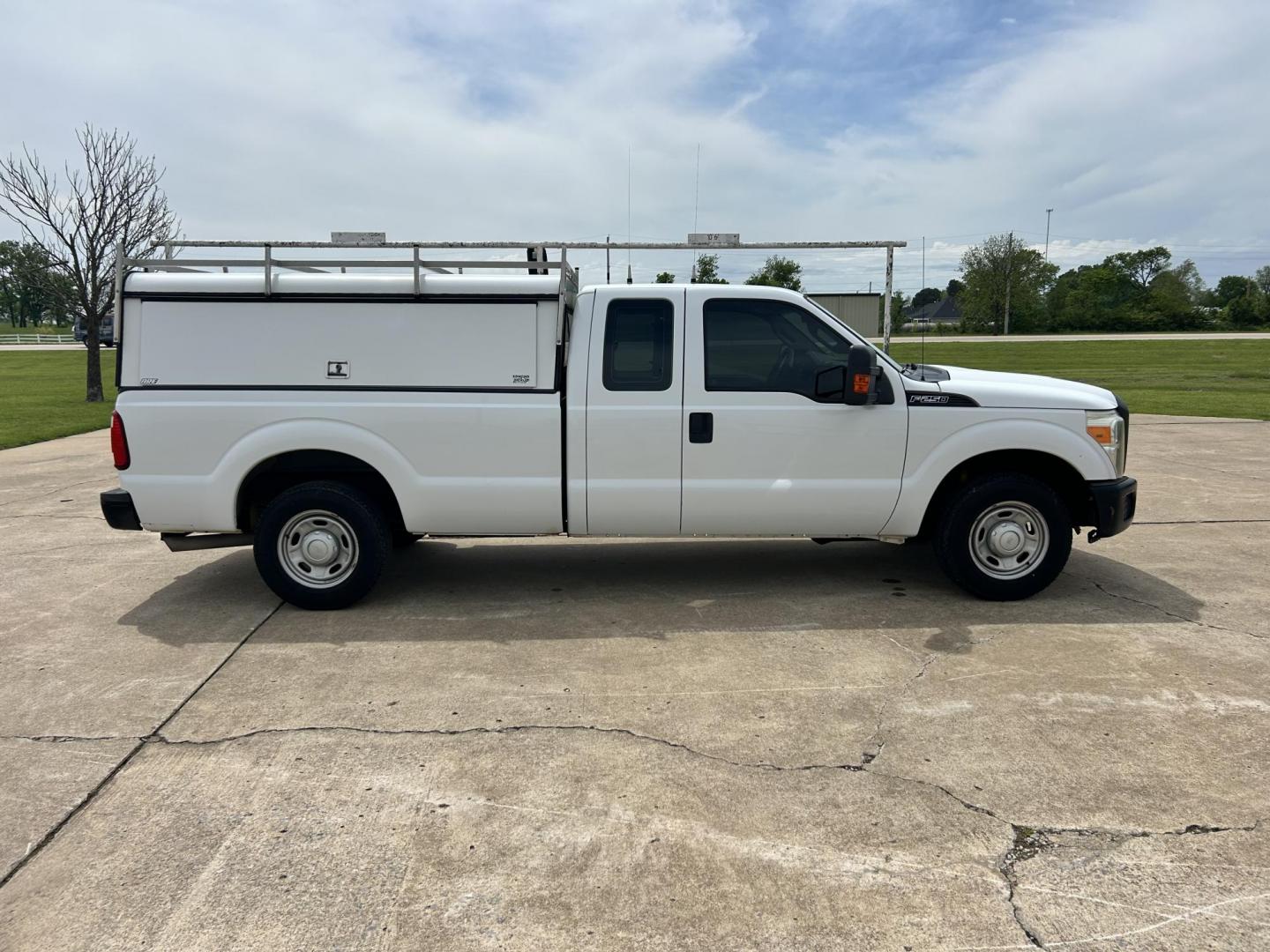 2012 White /Gray Ford F-250 SD SuperCab 2WD (1FT7X2A62CE) with an 6.2L V8 OHV 16V engine, 6-Speed Automatic transmission, located at 17760 Hwy 62, Morris, OK, 74445, (918) 733-4887, 35.609104, -95.877060 - 2012 FORD F250 SUPER DUTY RWD SERVICE CAMPER WITH A 6.2L V8 ENGINE. FEATURES KEYLESS ENTRY, MANUAL SEAT, CLOTH INTERIOR, POWER WINDOWS, POWER LOCKS, POWER MIRRORS, AM FM RADIO, CRUISE CONTROL, TRACTION CONTROL, SERVICE CAMPER WITH SHELVES AND BED SLIDE, AND TRAILER HITCH. FIRESTONE TIRES 246/70R17 A - Photo#3