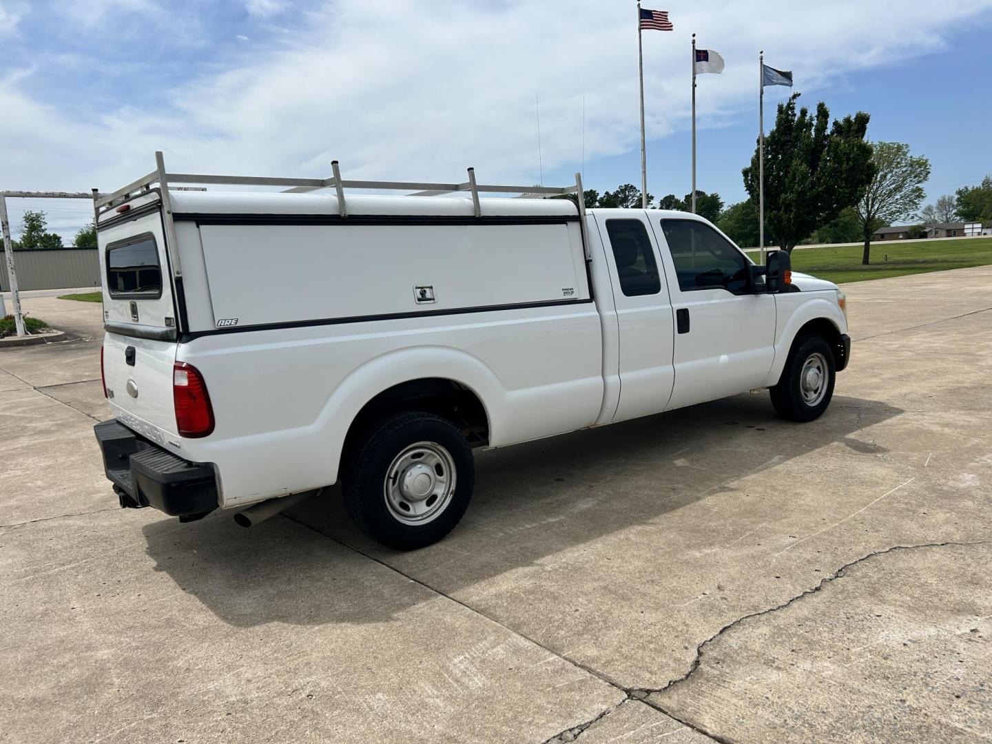 2012 White /Gray Ford F-250 SD SuperCab 2WD (1FT7X2A62CE) with an 6.2L V8 OHV 16V engine, 6-Speed Automatic transmission, located at 17760 Hwy 62, Morris, OK, 74445, (918) 733-4887, 35.609104, -95.877060 - 2012 FORD F250 SUPER DUTY RWD SERVICE CAMPER WITH A 6.2L V8 ENGINE. FEATURES KEYLESS ENTRY, MANUAL SEAT, CLOTH INTERIOR, POWER WINDOWS, POWER LOCKS, POWER MIRRORS, AM FM RADIO, CRUISE CONTROL, TRACTION CONTROL, SERVICE CAMPER WITH SHELVES AND BED SLIDE, AND TRAILER HITCH. FIRESTONE TIRES 246/70R17 A - Photo#4