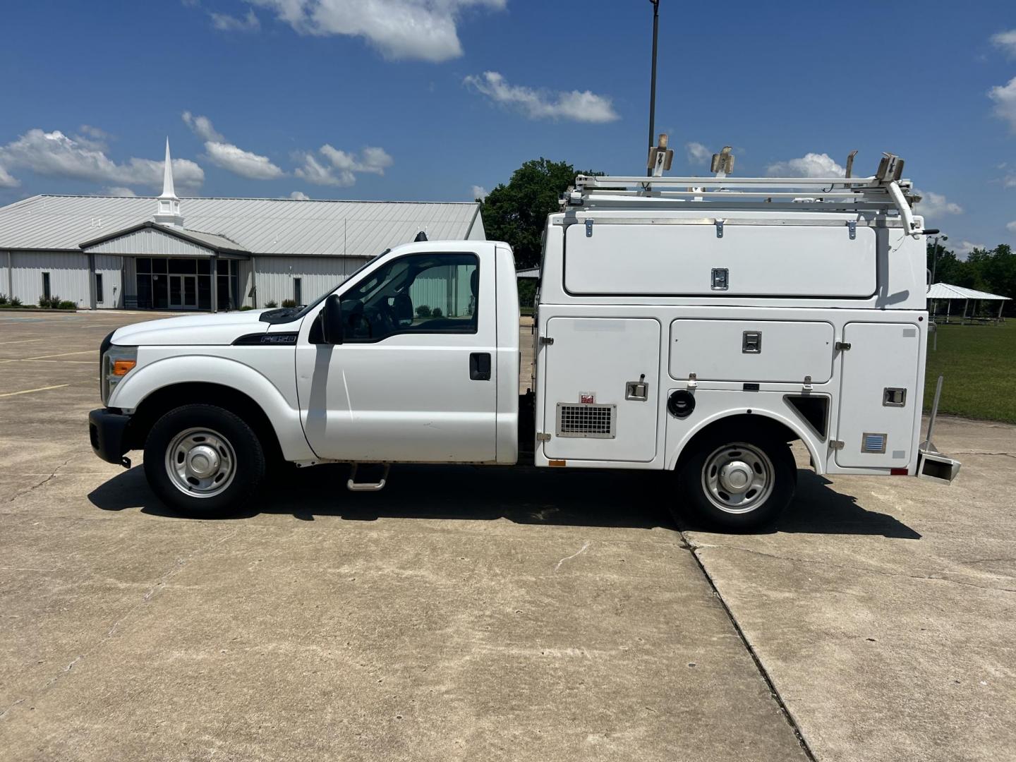2013 White /Gray Ford F-350 SD 2WD (1FDRF3A62DE) with an 6.2L V8 OHV 16V engine, 6-Speed Automatic transmission, located at 17760 Hwy 62, Morris, OK, 74445, (918) 733-4887, 35.609104, -95.877060 - 2013 FORD F-350 6.2 V8 RWD DEDICATED CNG ONLY RUNS ON COMPRESSED NATURAL GAS AND DOES NOT RUN ON GASOLINE. FEATURES MANUAL SEATS, MANUAL LOCKS, MANUAL WINDOWS, MANUAL MIRRORS, AM/FM STEREO, VINYL SEATS, CRUISE CONTROL, TRACTION CONTROL, FACTORY-EQUIPT TRAILER BREAKS, POWER CONVERTER, GASOLINE CUMMI - Photo#7